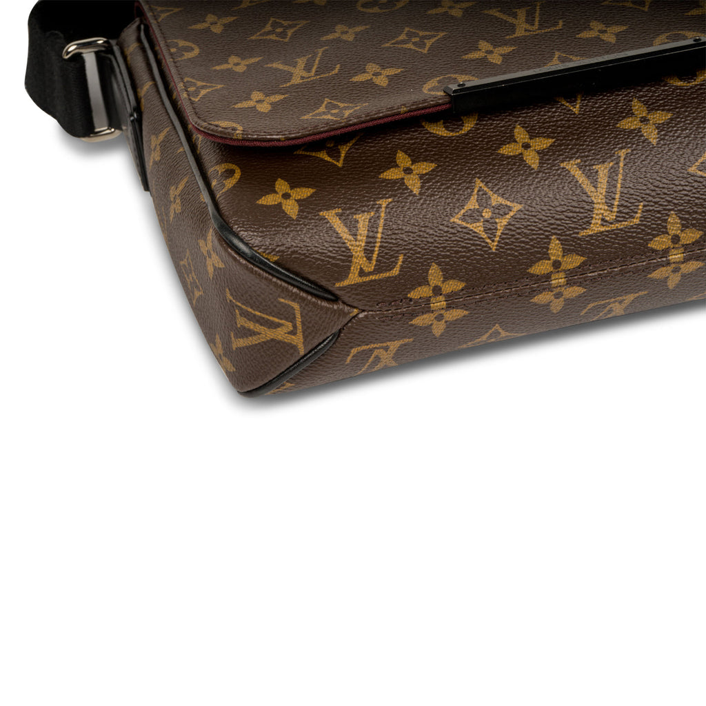 Louis Vuitton District PM - Monogram Canvas