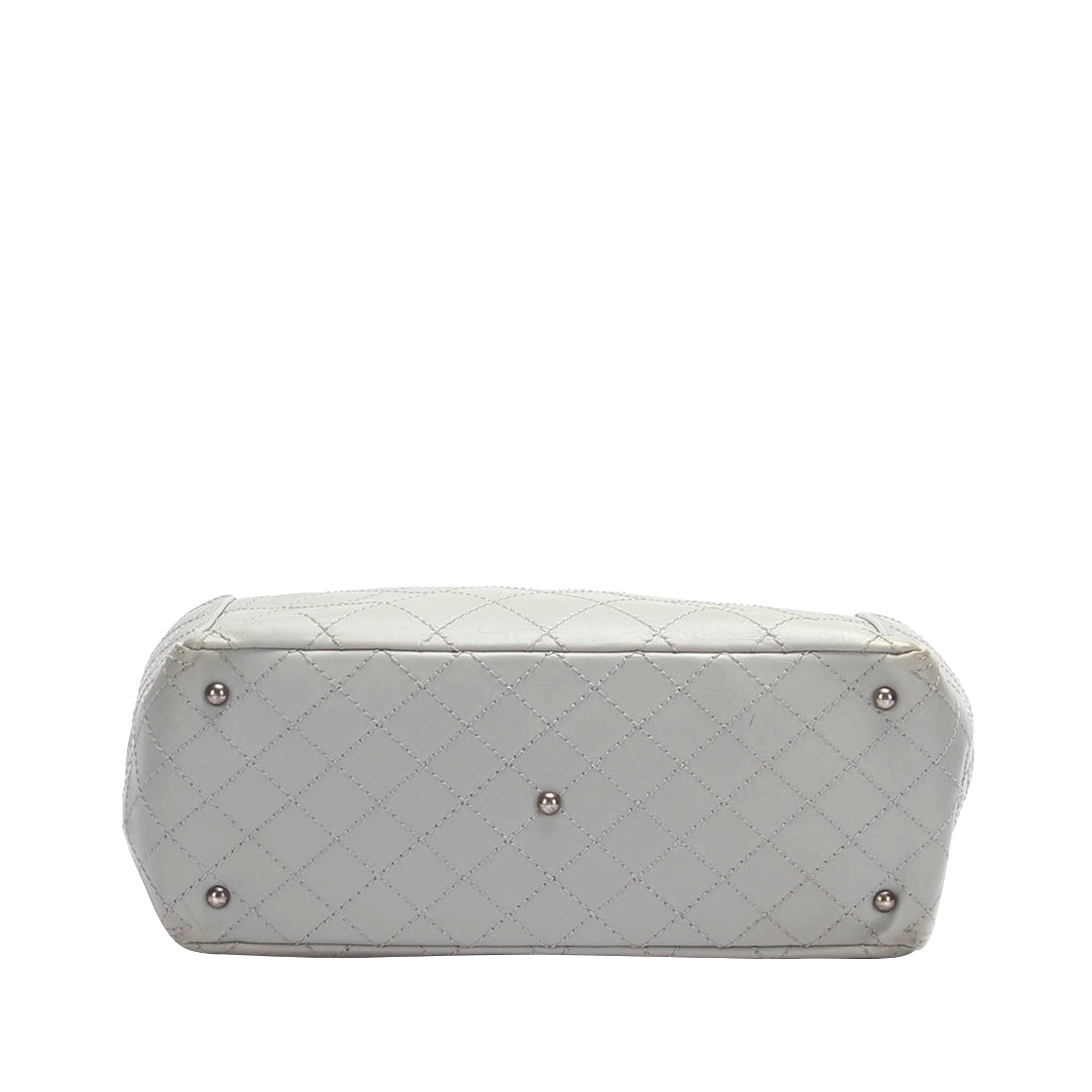 Chanel CC Pocket Handbag White Chevron Lambskin Silver