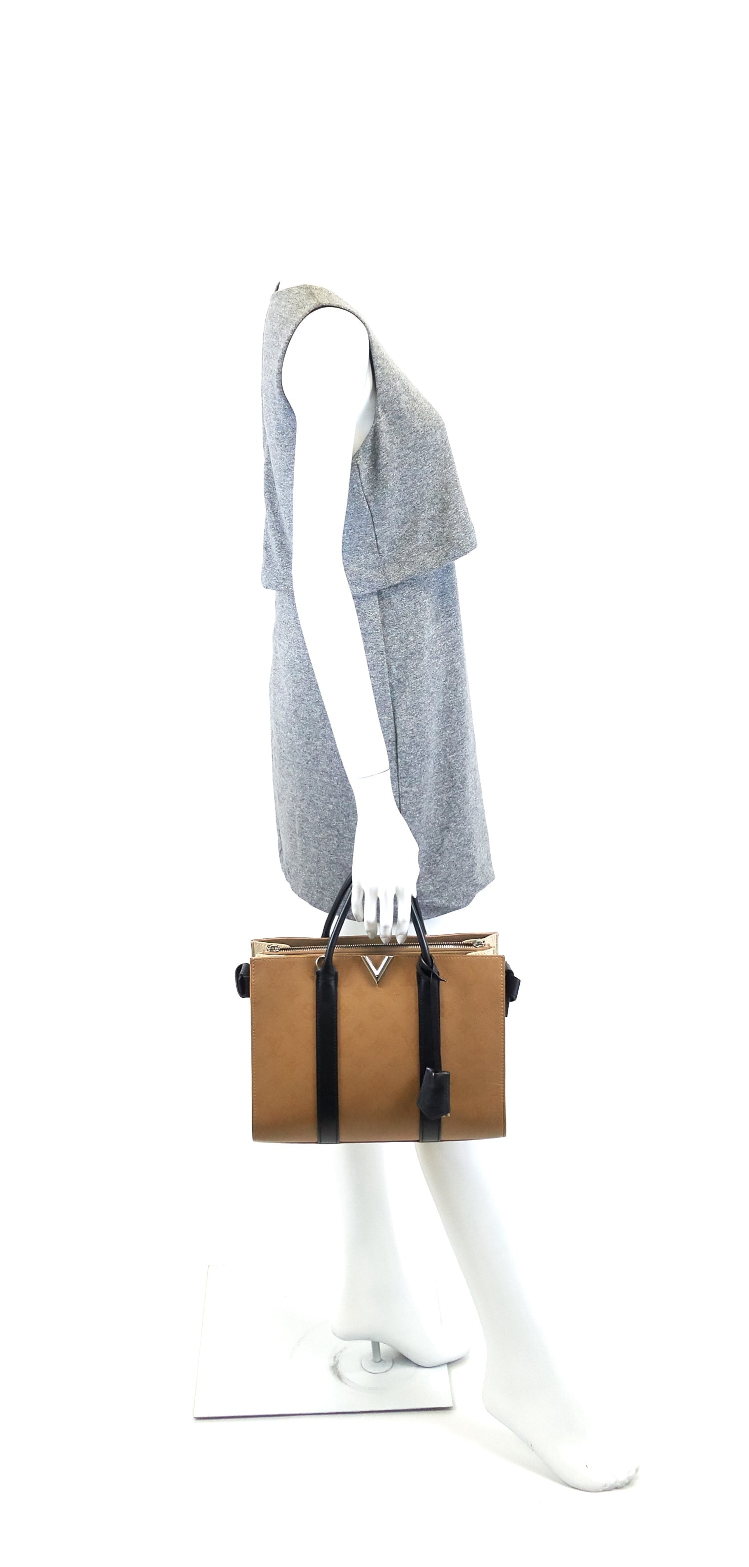Louis Vuitto Very Tote MM Monogram Leather Bag