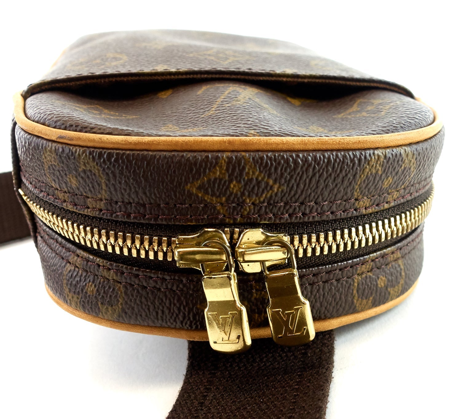 Louis Vuitto Pochette Gange Monogram Canvas Messenger Bag