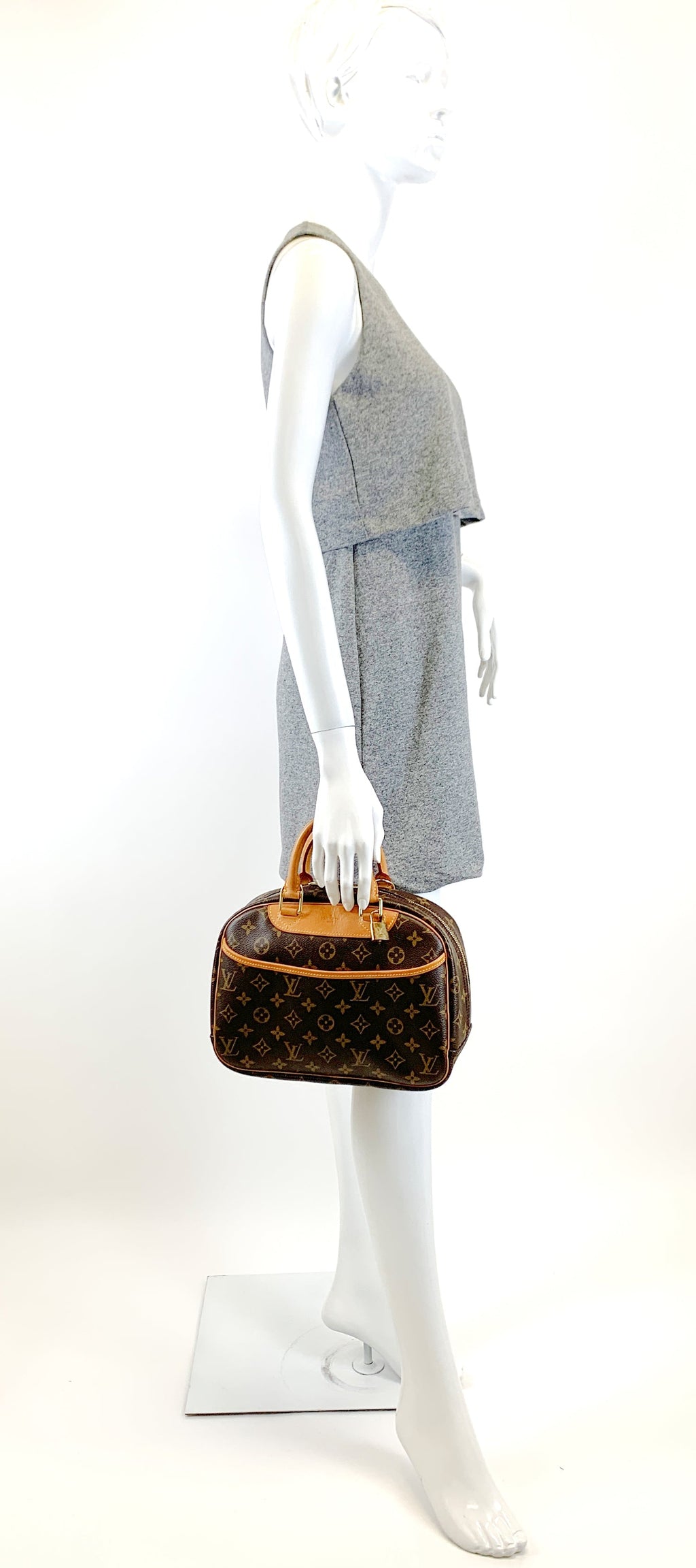 Louis Vuitto Deauville Monogram Canvas Handbag