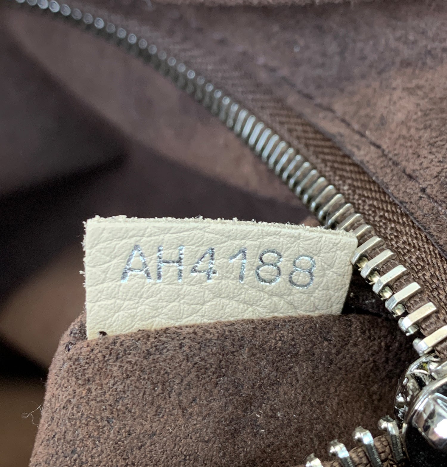 Louis Vuitto Babylone PM Mahina Leather Handbag