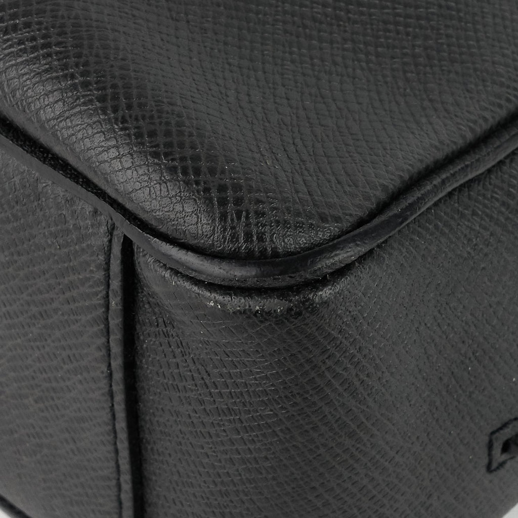 Louis Vuitto Roman MM Taiga Leather Messenger Bag