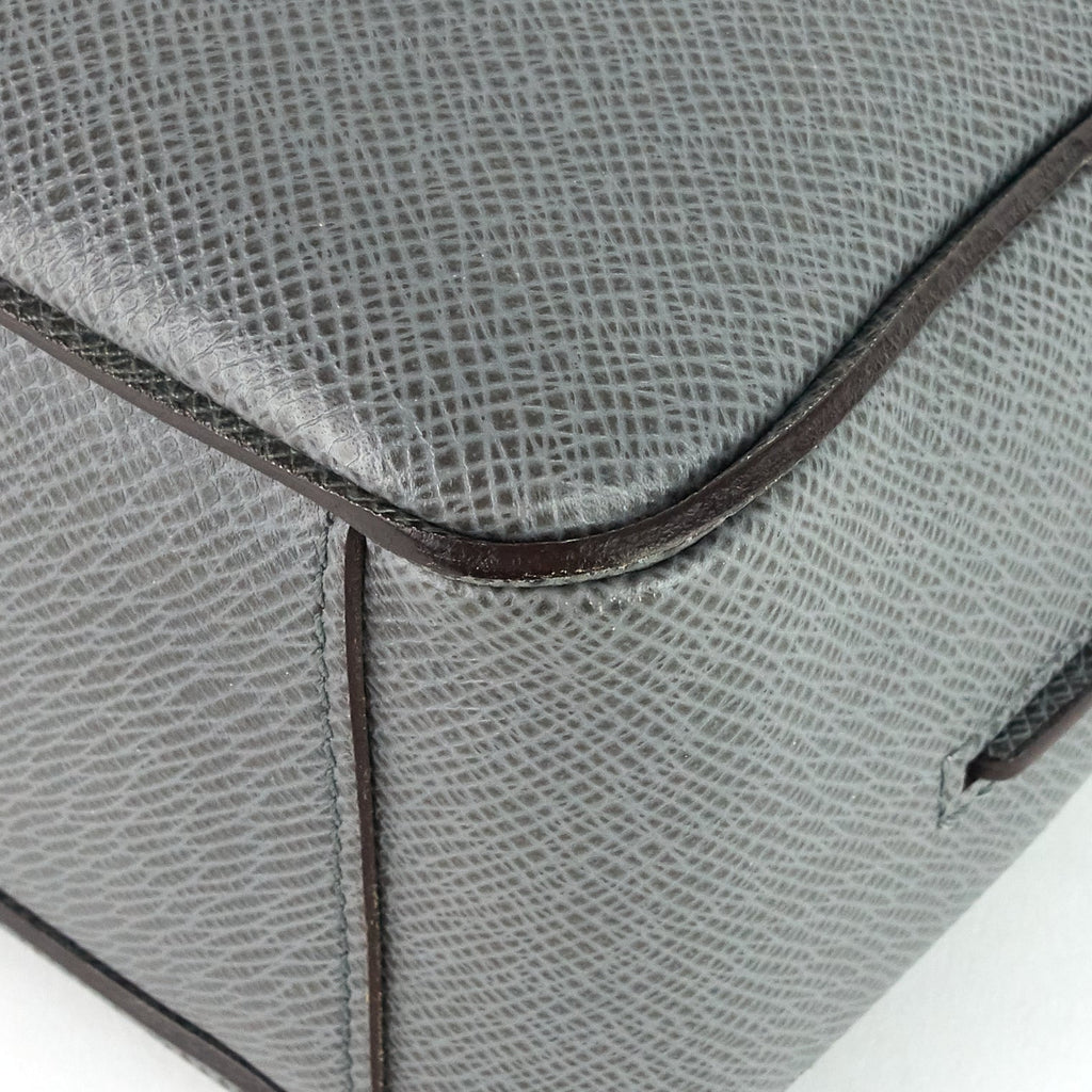 Louis Vuitto Roman MM Taiga Leather Messenger Bag
