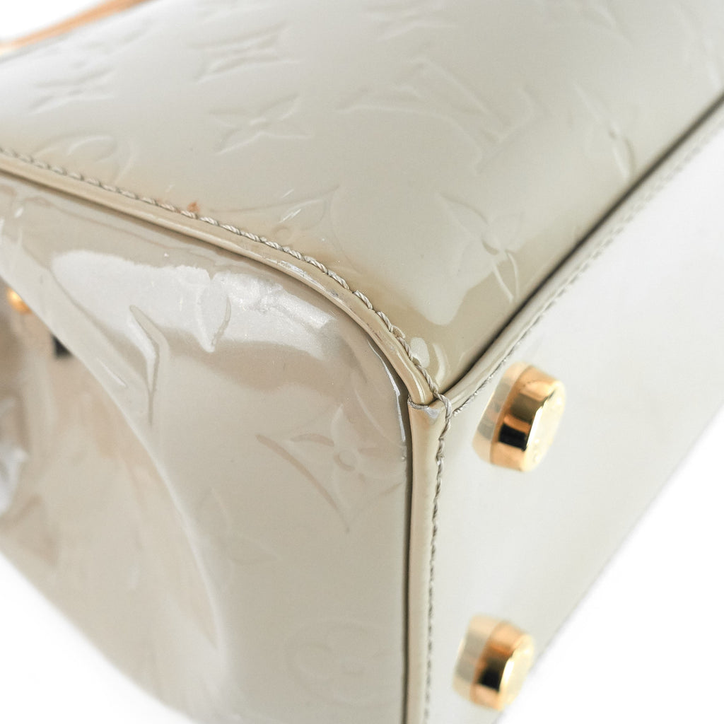 Louis Vuitto Brea MM Beige Poudre Monogram Vernis Leather Bag