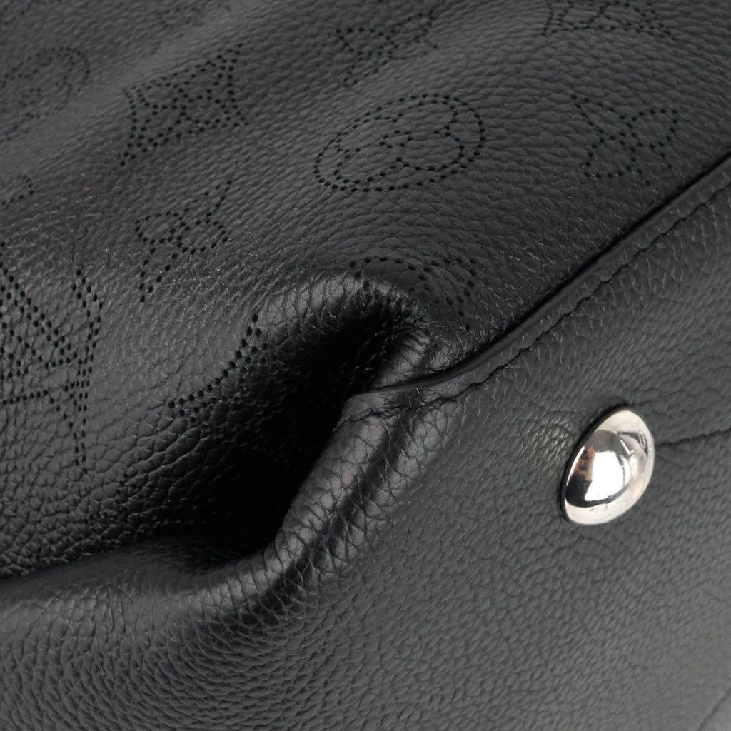 Louis Vuitto Beaubourg MM Mahina Leather Hobo Bag