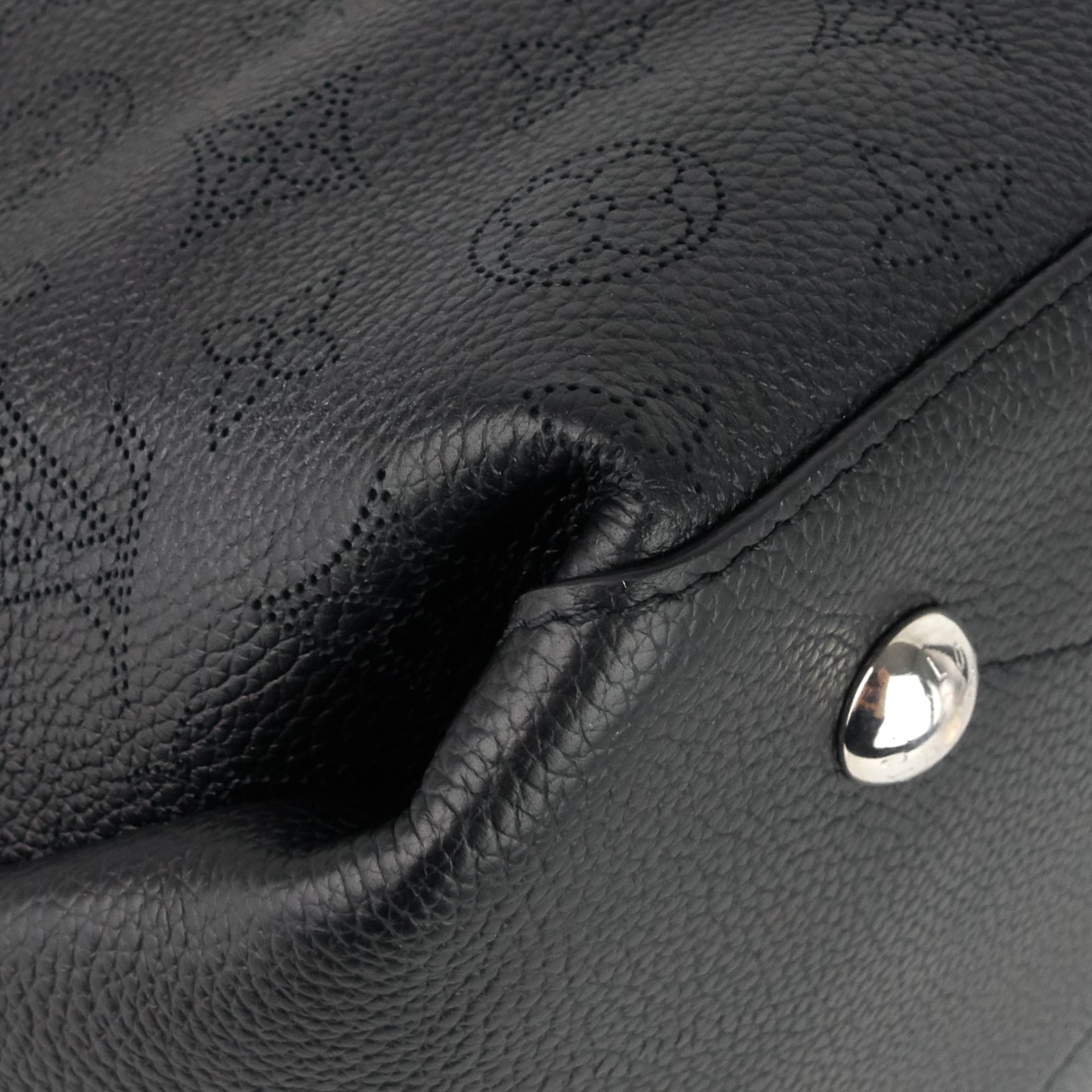Louis Vuitto Beaubourg MM Mahina Leather Hobo Bag