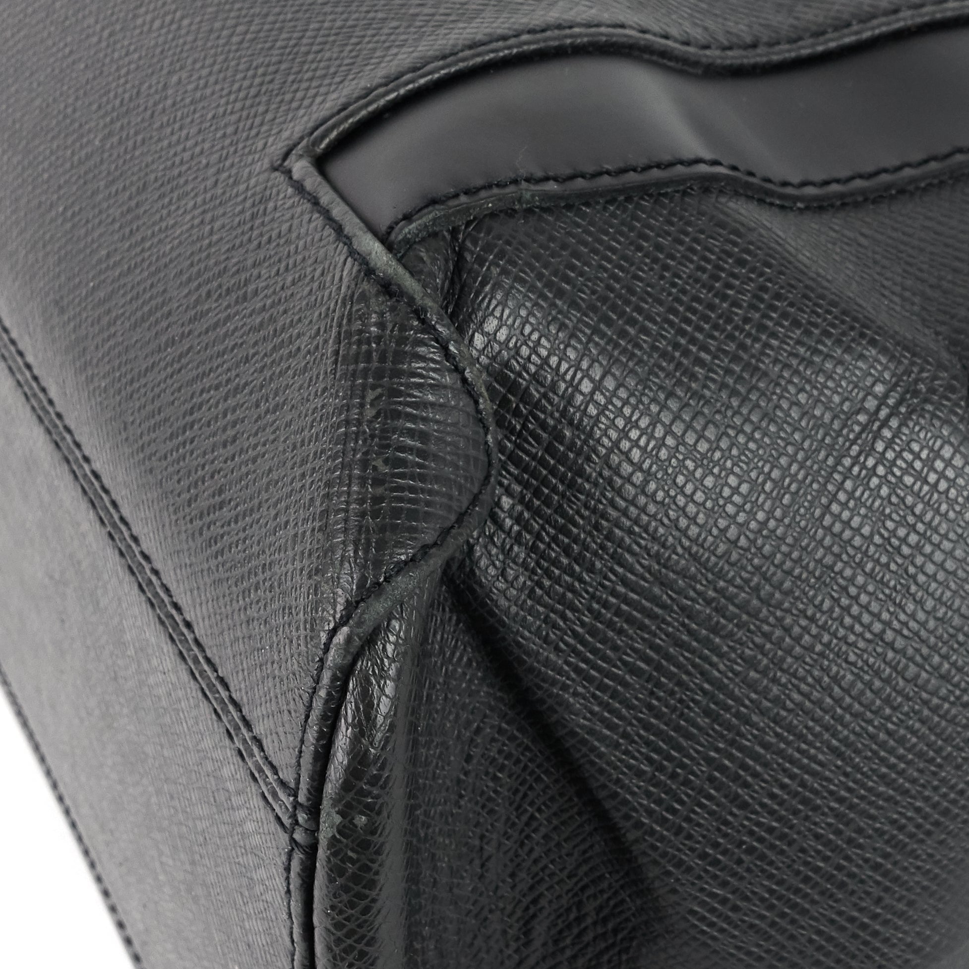 Louis Vuitto Kasbek GM Taiga Leather Bag