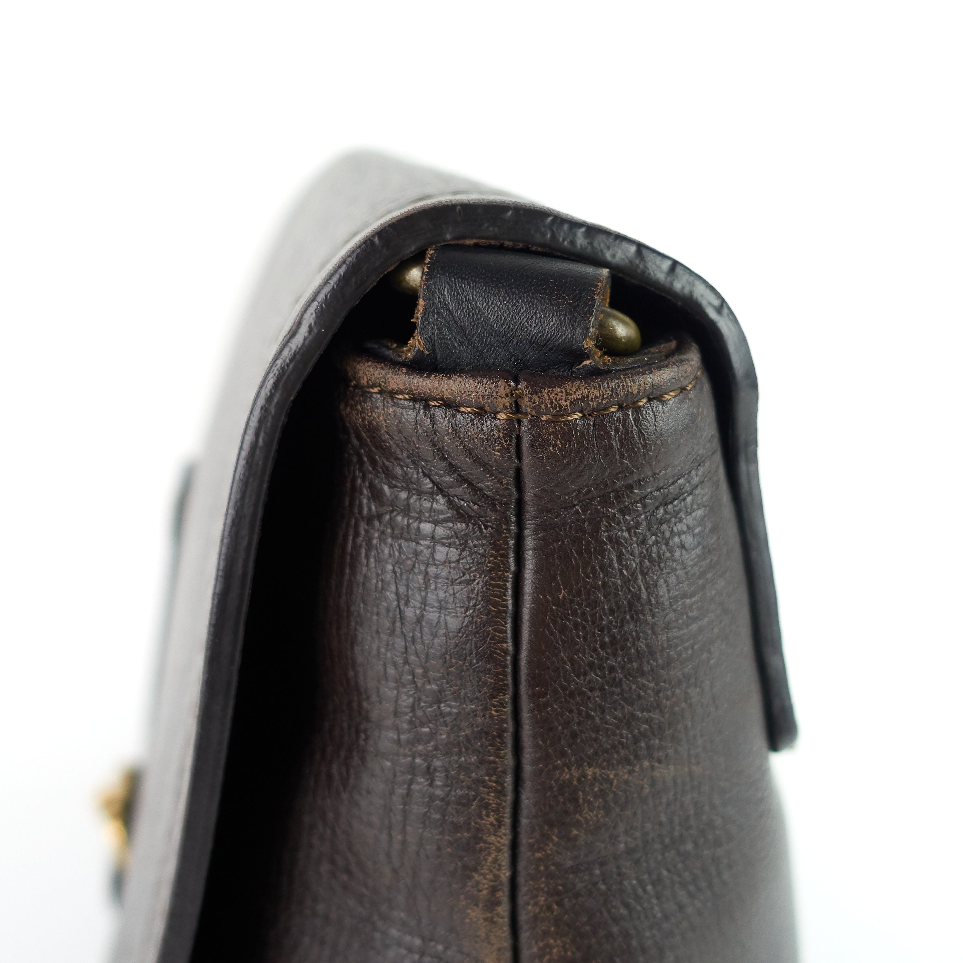 Louis Vuitto Omaha Utah Leather Messenger Bag