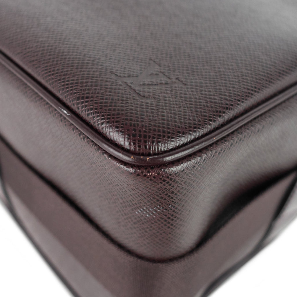 Louis Vuitto Reporter PM Taiga Leather Messenger Bag