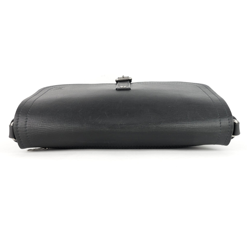 Louis Vuitto Omaha Utah Leather Messenger Bag