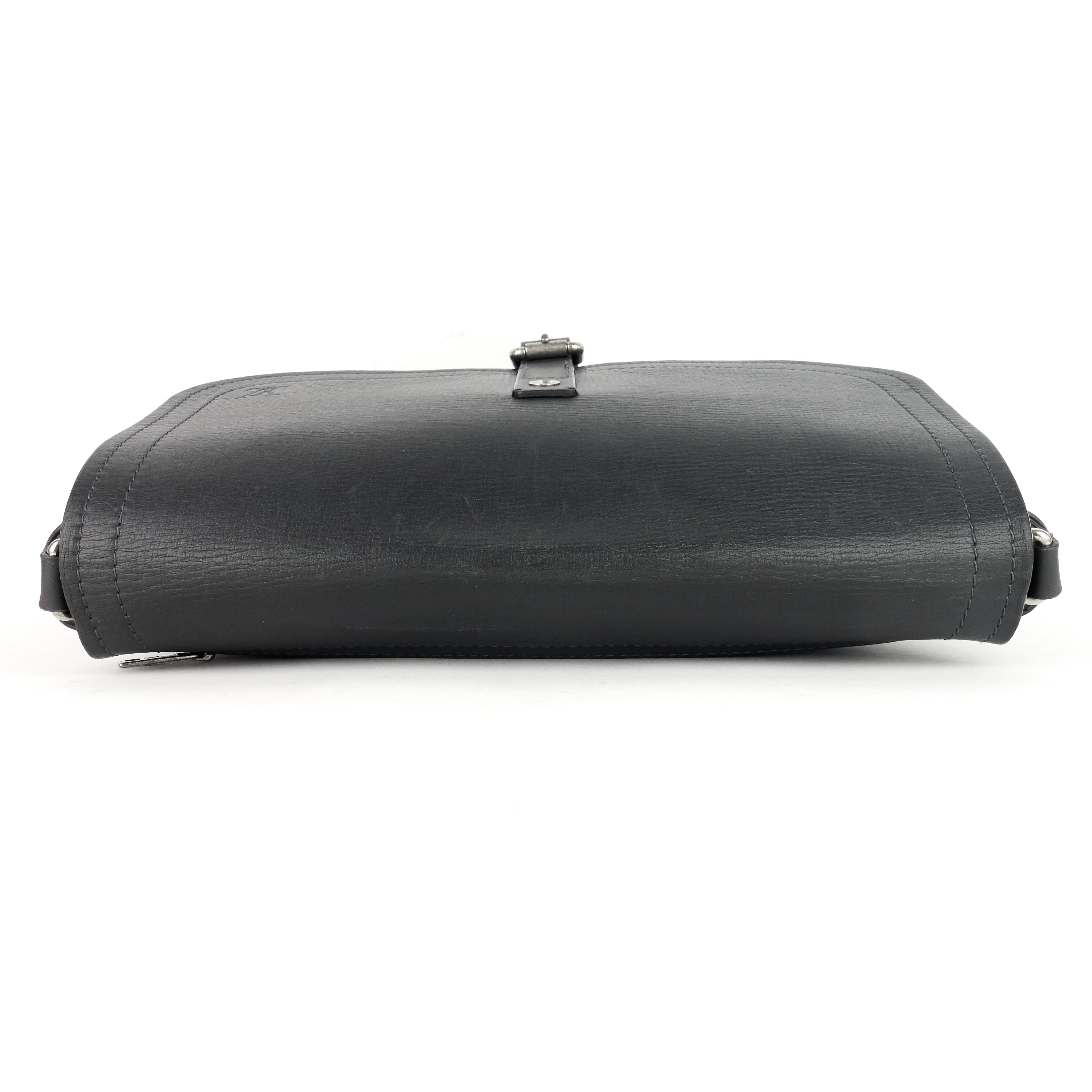 Louis Vuitto Omaha Utah Leather Messenger Bag