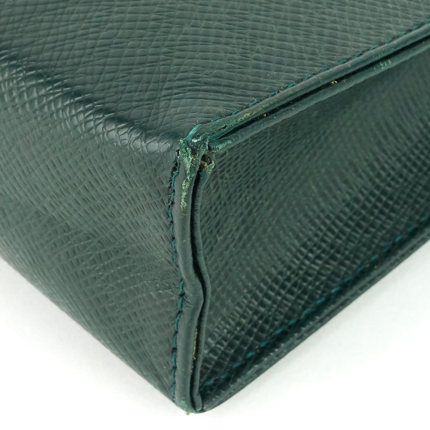 Louis Vuitto Toiletry 26 Epicea Taiga Leather Pouch