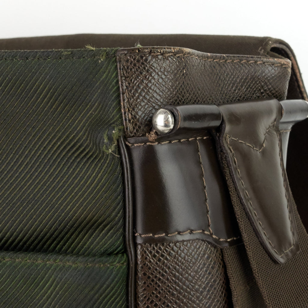 Louis Vuitto Viktor Taiga Leather Messenger Bag