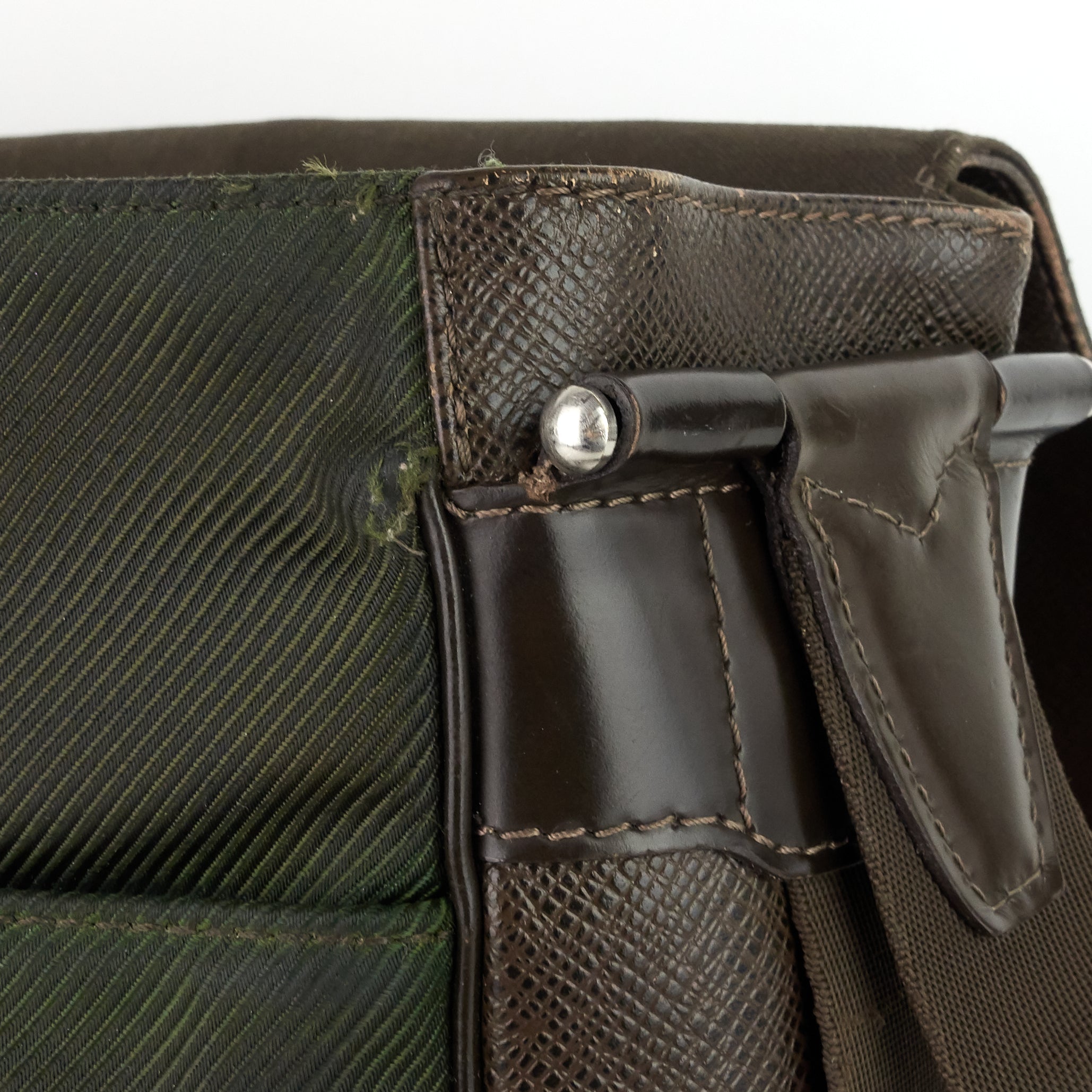 Louis Vuitto Viktor Taiga Leather Messenger Bag