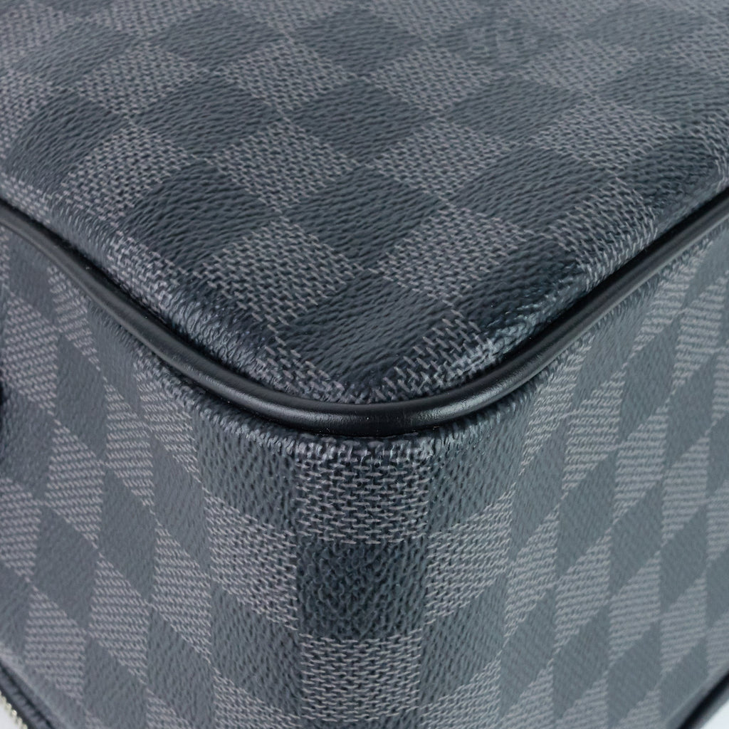 Louis Vuitto Leoh Damier Graphite Canvas Messenger Bag
