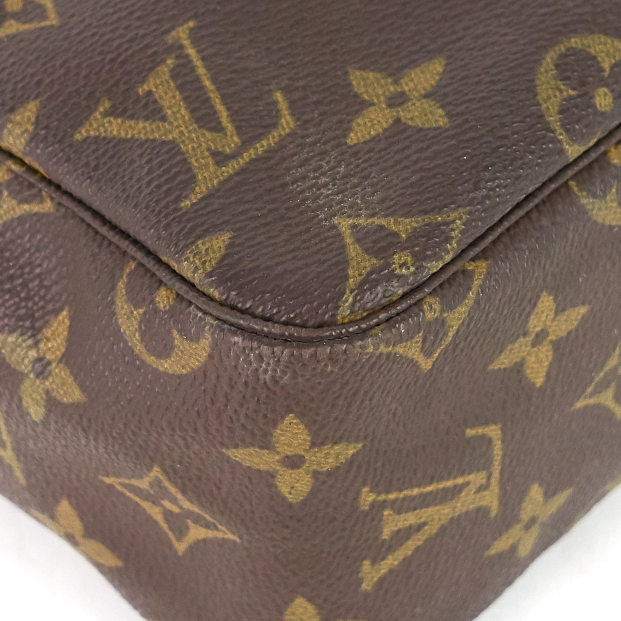 Louis Vuitto Trousse Toilette 28 Monogram Canvas Bag