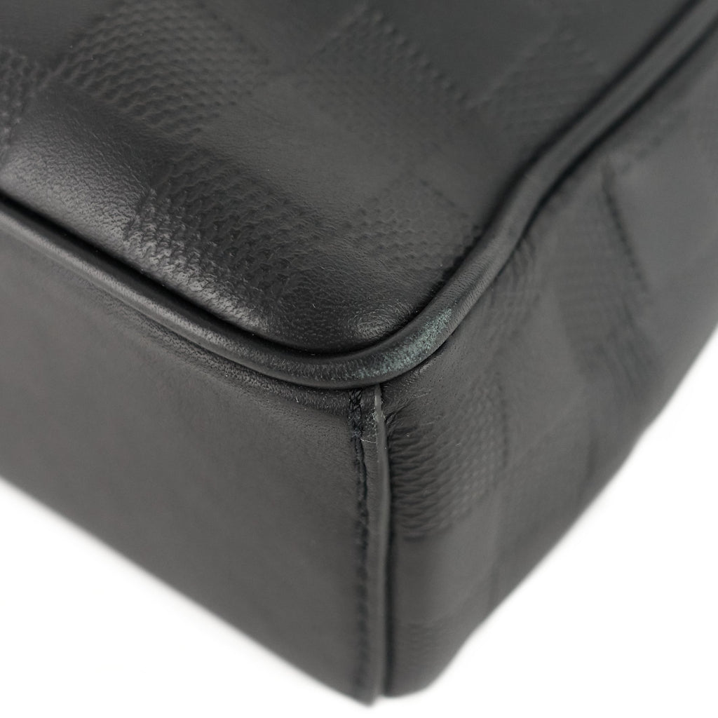 Louis Vuitto District Damier Infini Leather Messenger MM Bag
