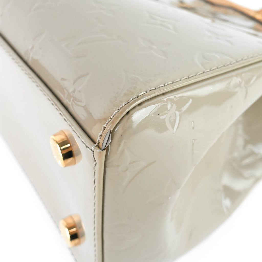 Louis Vuitto Brea MM Beige Poudre Monogram Vernis Leather Bag