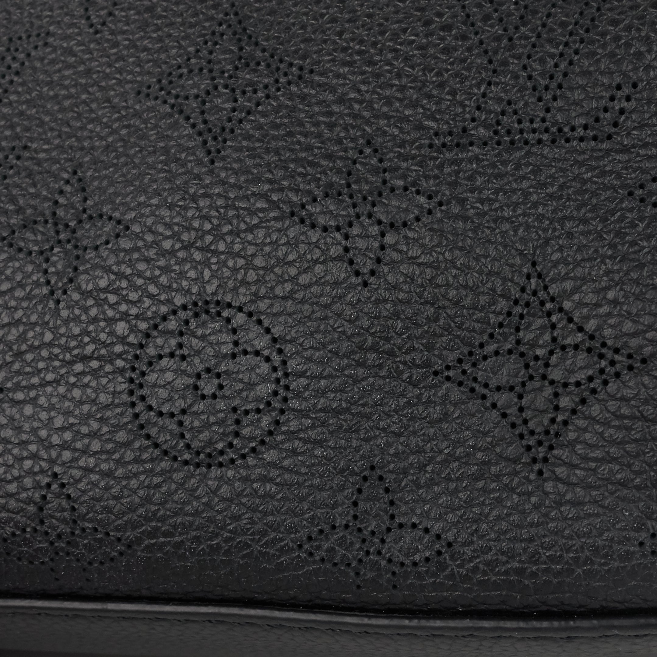 Louis Vuitto Beaubourg MM Mahina Leather Hobo Bag
