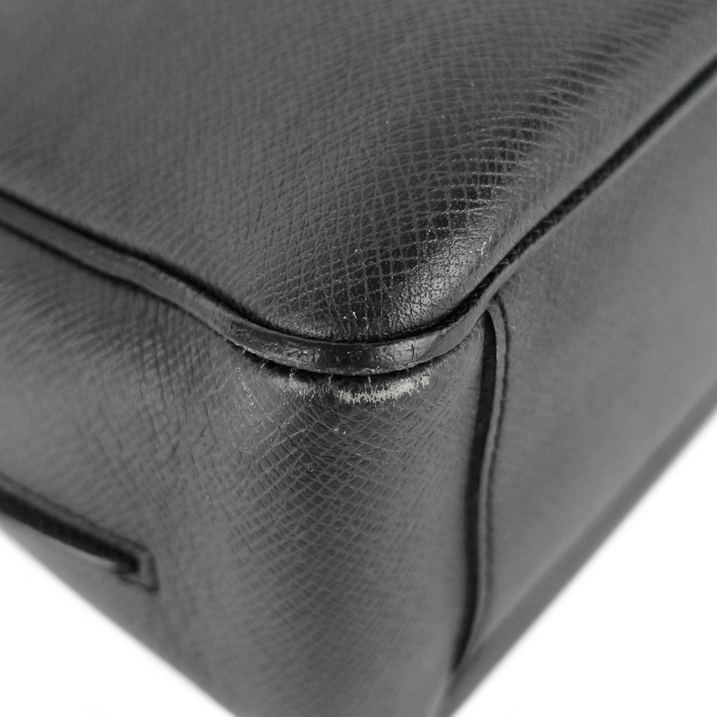 Louis Vuitto Roman MM Taiga Leather Messenger Bag