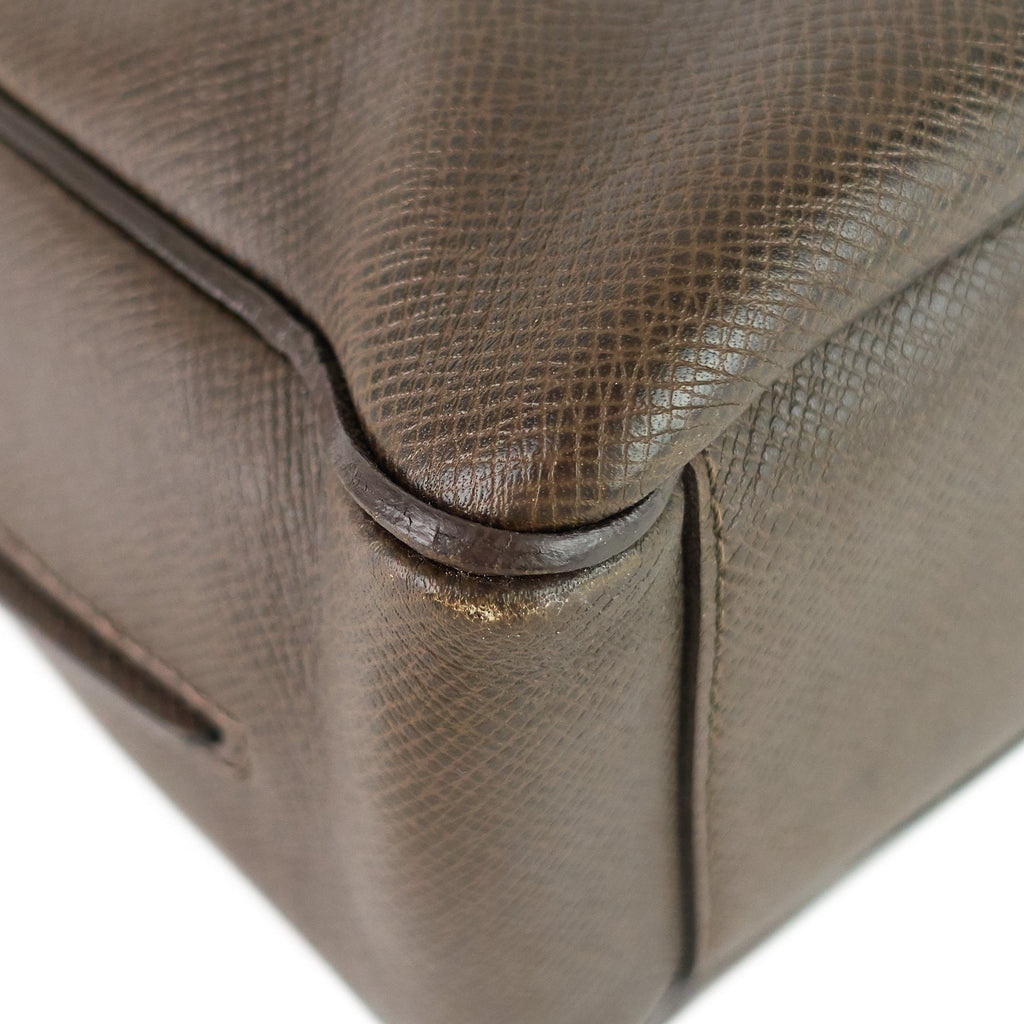 Louis Vuitto Roman MM Taiga Leather Messenger Bag