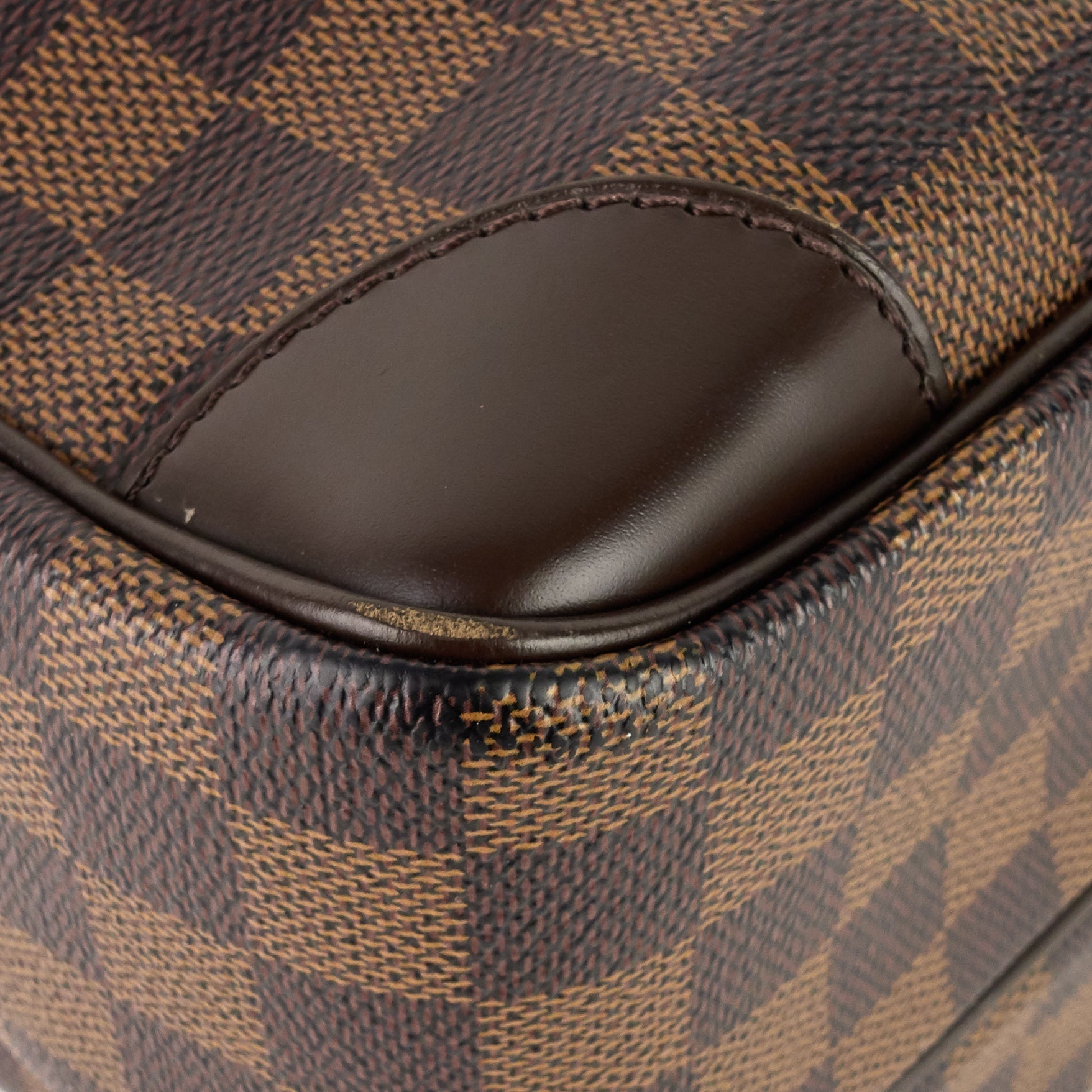 Louis Vuitto Nil 28 Damier Ebene Canvas Messenger Bag