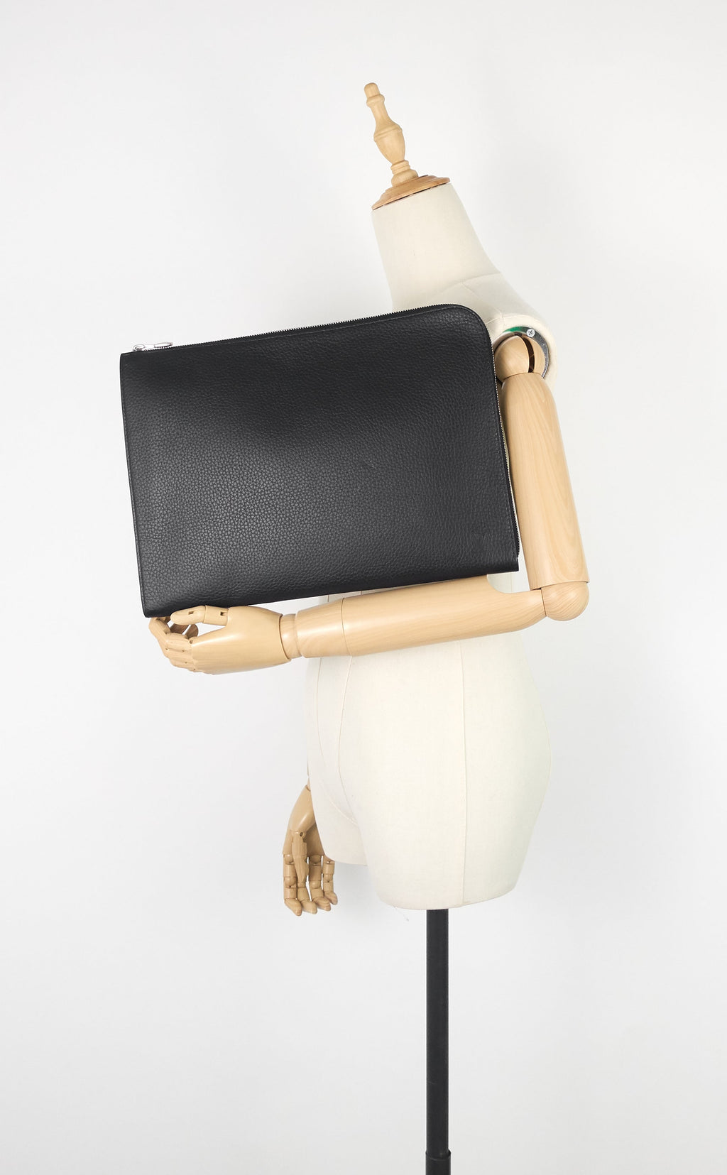 Louis Vuitto Zip Around Jour GM Taurillon Leather Pochette Bag
