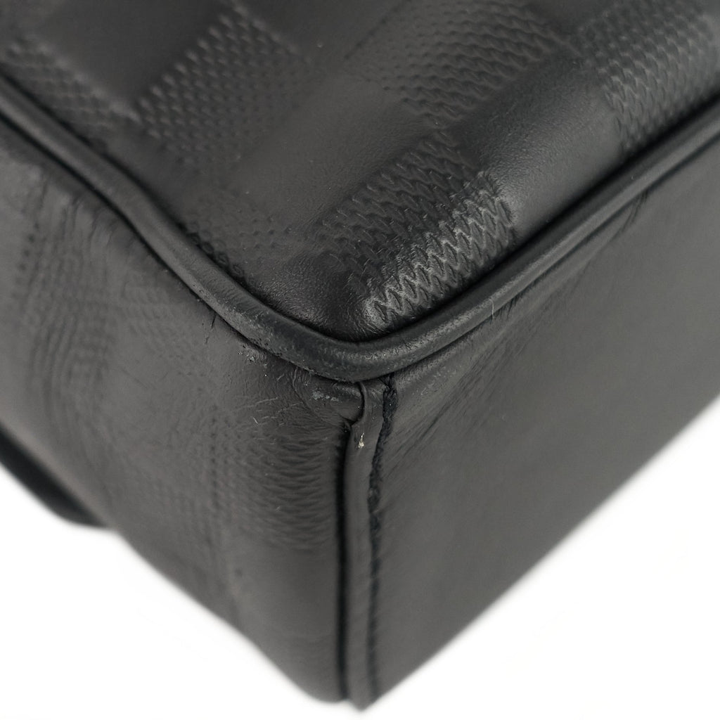 Louis Vuitto District Damier Infini Leather Messenger MM Bag