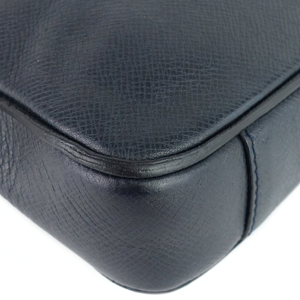 Louis Vuitto Vassili PM Taiga Leather Briefcase Bag