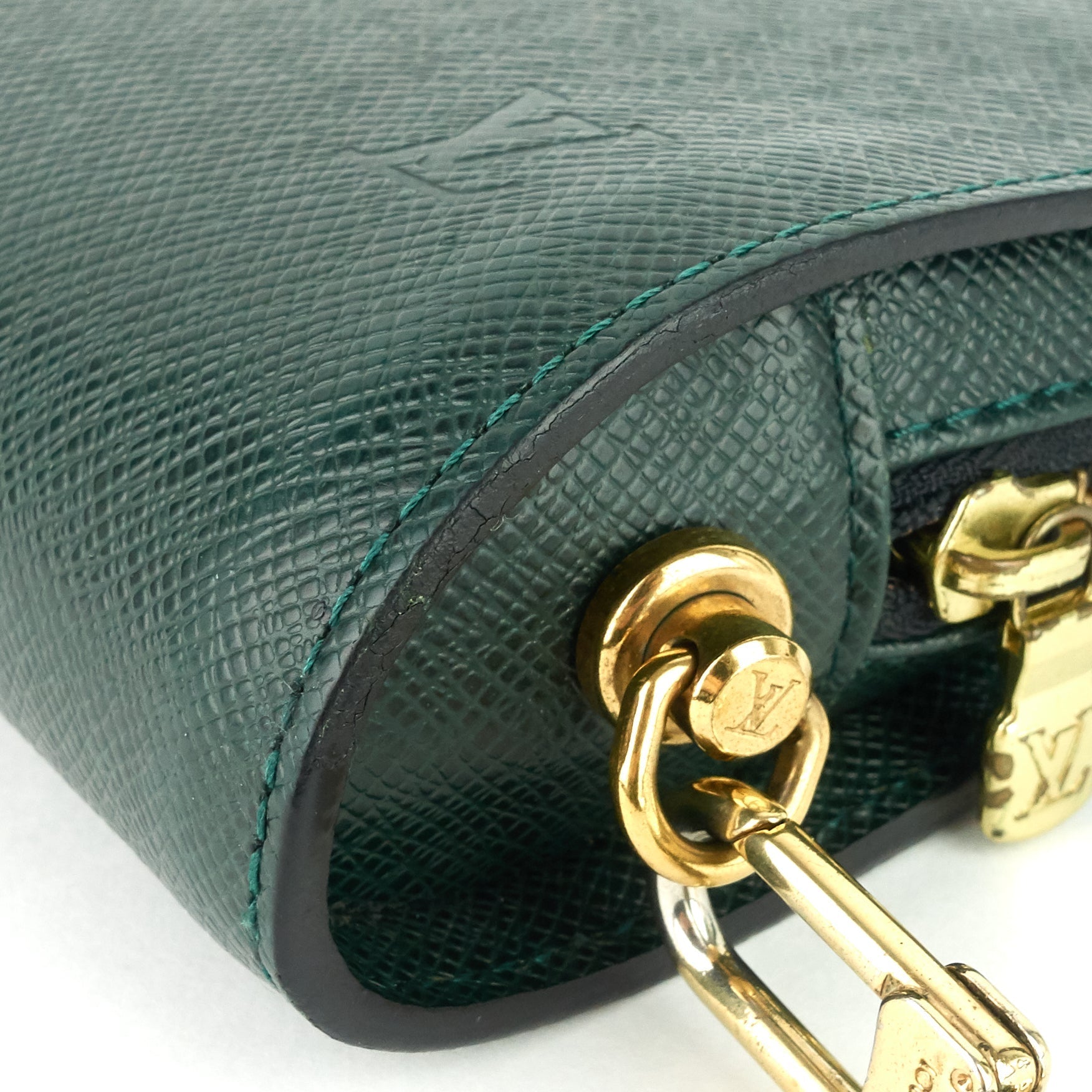 Louis Vuitto Pochette Baikal Epicea Taiga Leather Bag