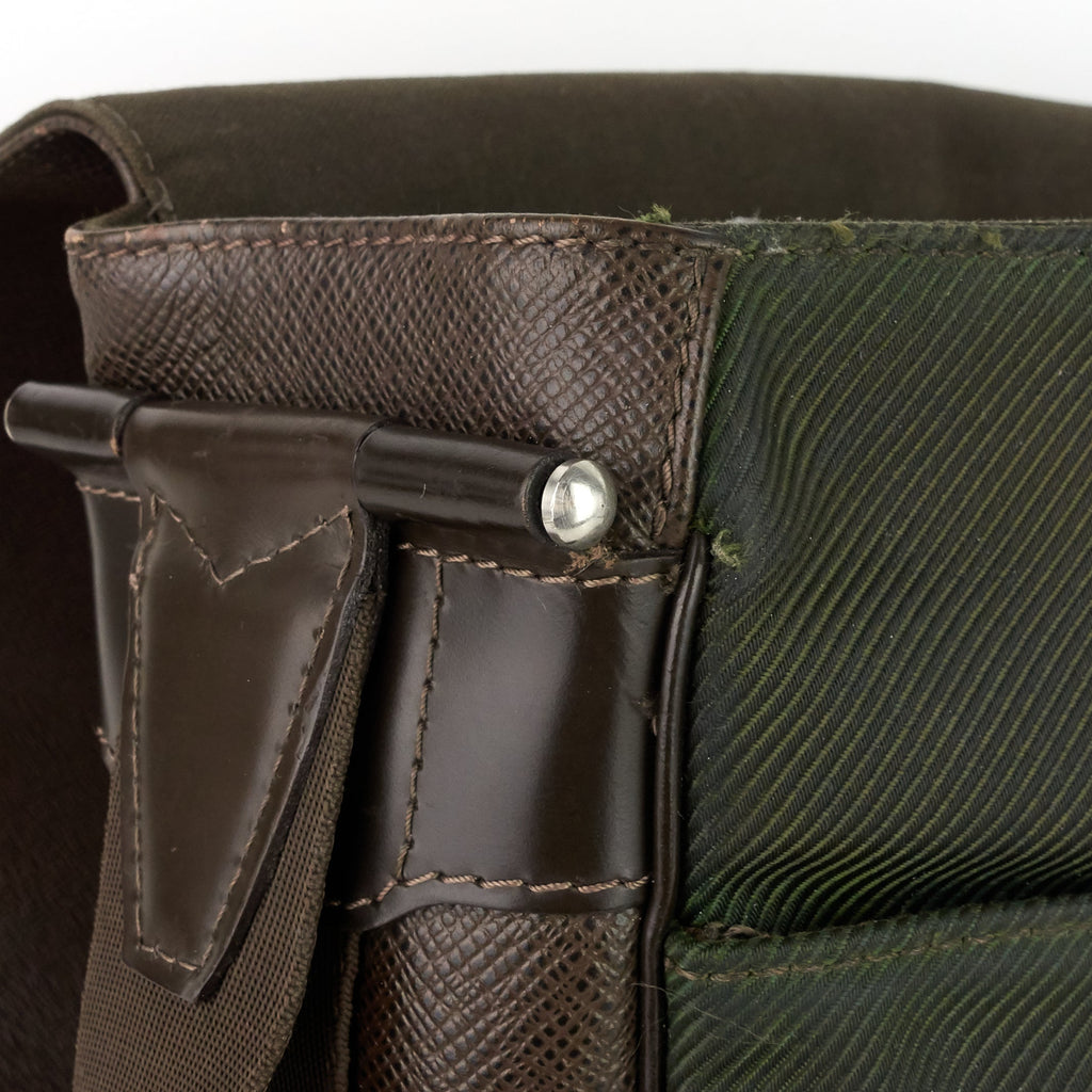 Louis Vuitto Viktor Taiga Leather Messenger Bag