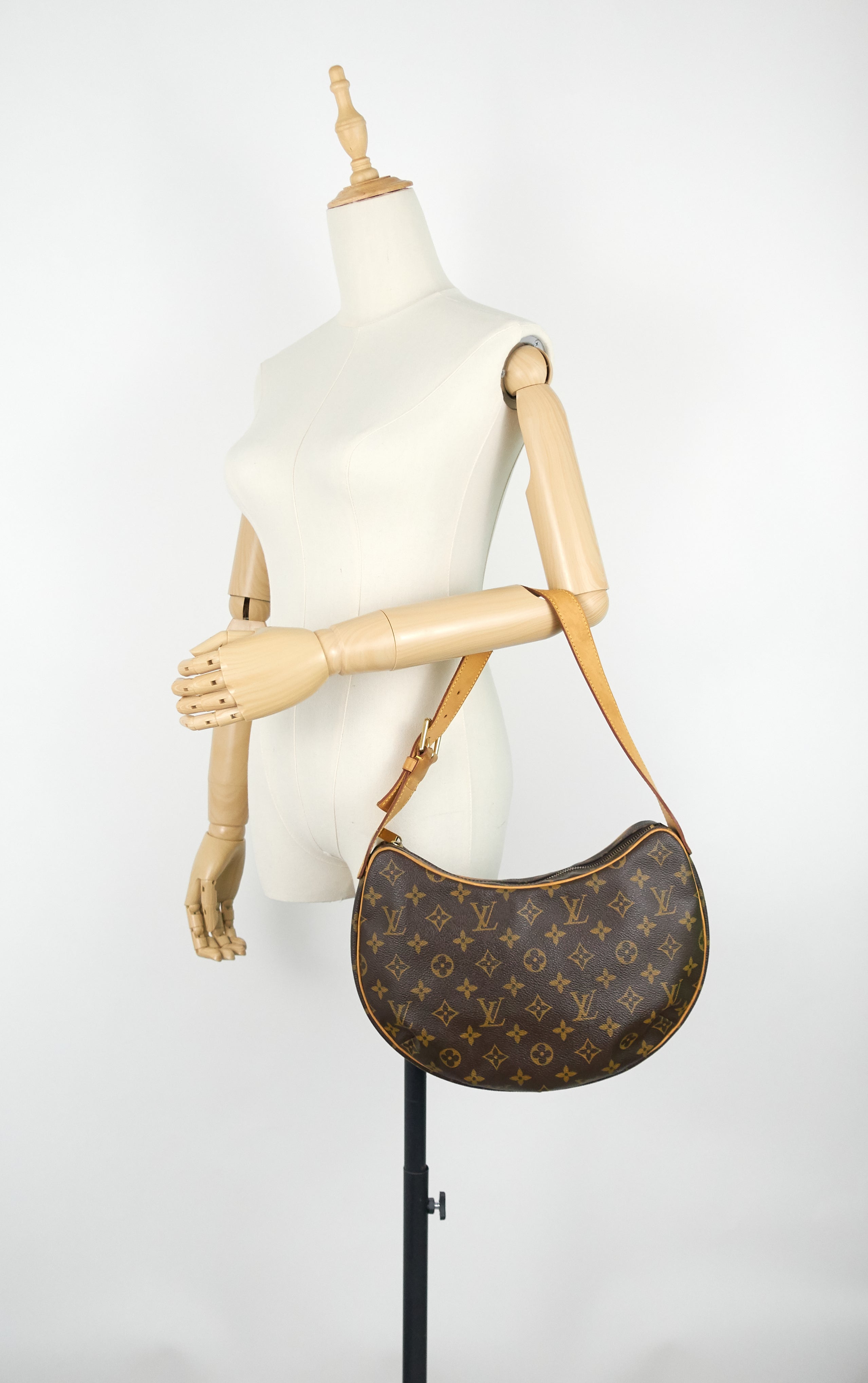 Louis Vuitto Croissant MM Monogram Canvas Bag
