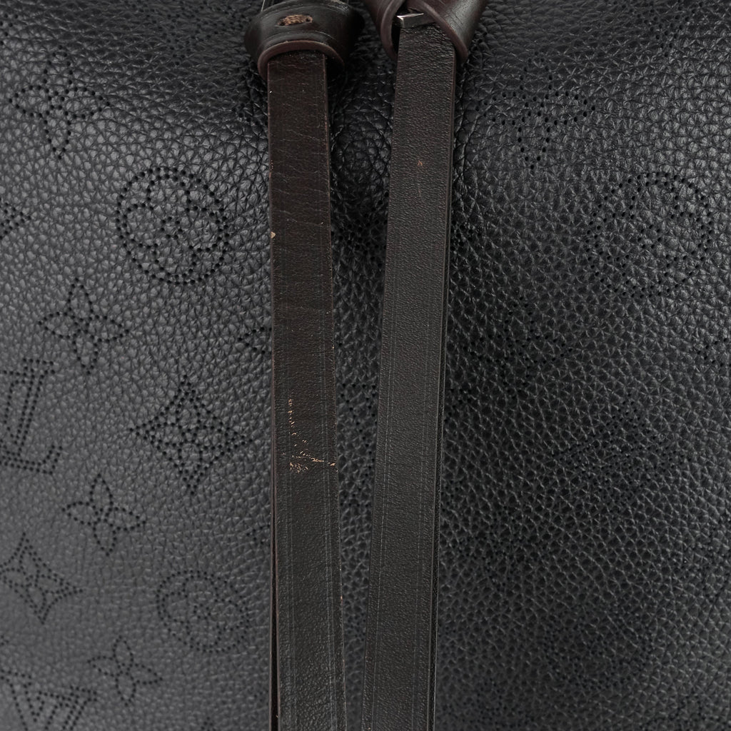 Louis Vuitto Beaubourg MM Mahina Leather Hobo Bag