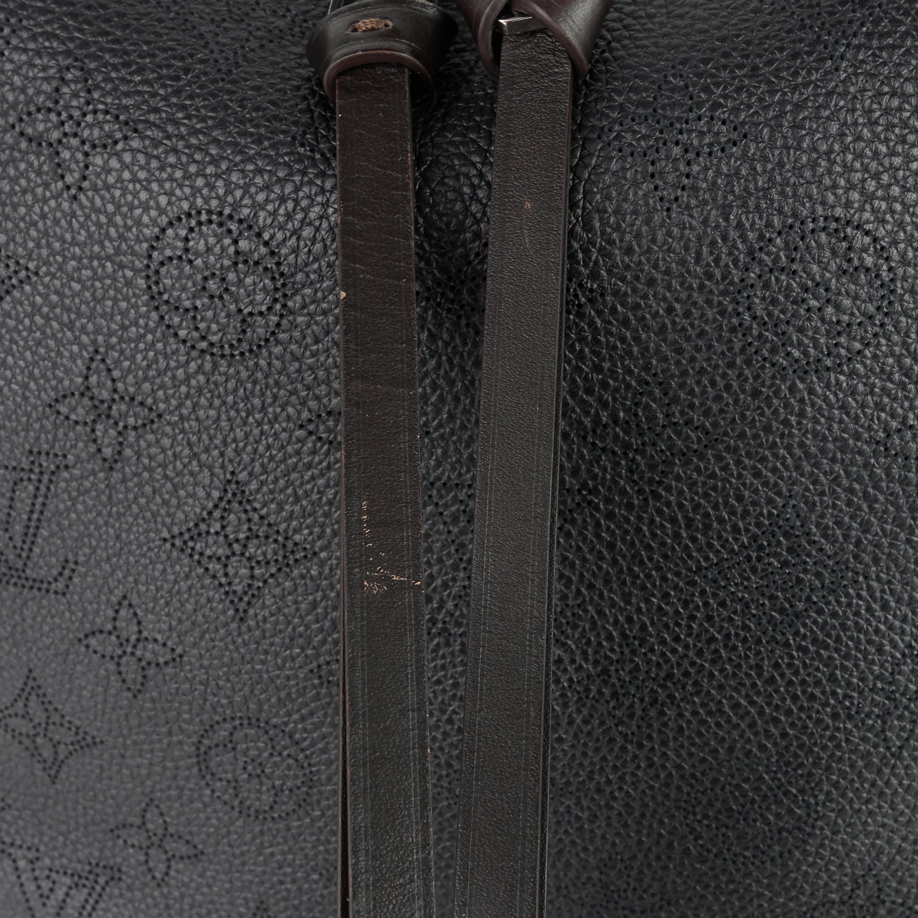 Louis Vuitto Beaubourg MM Mahina Leather Hobo Bag