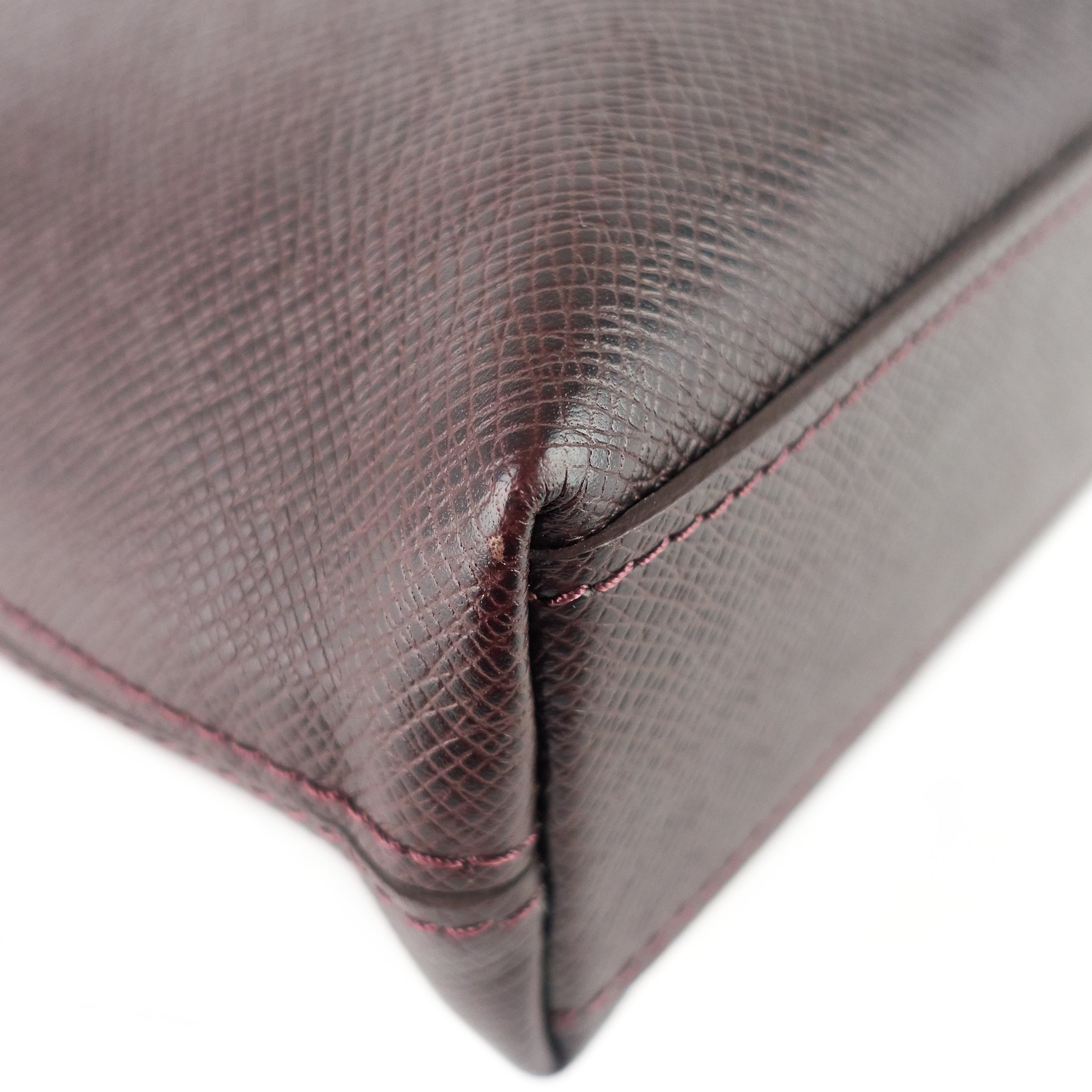 Louis Vuitto Anton Taiga Leather Soft Briefcase Bag