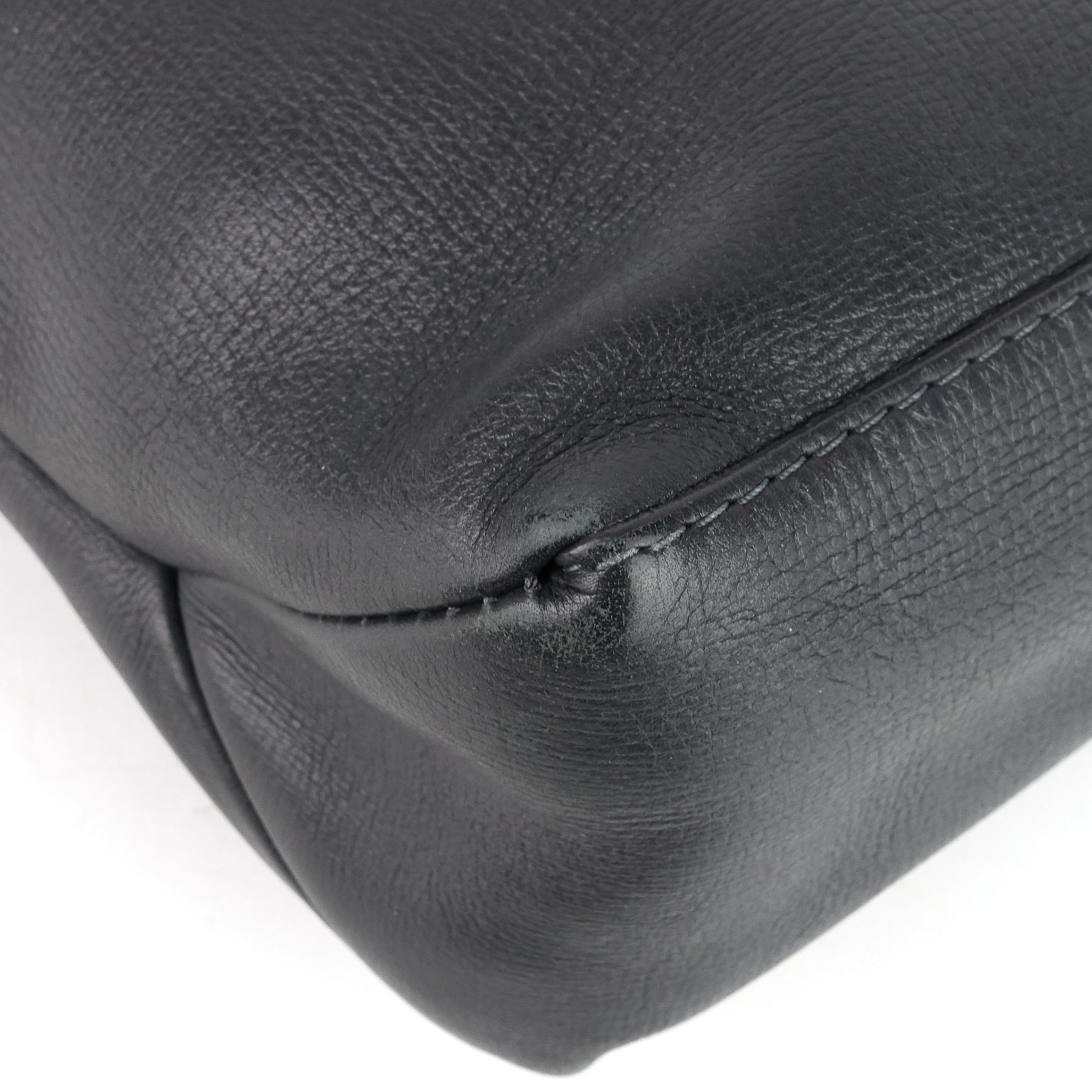 Louis Vuitto Omaha Utah Leather Messenger Bag