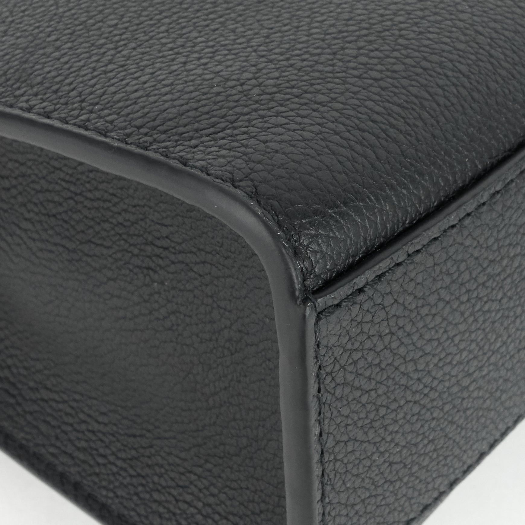 Louis Vuitto MyLockMe Calfskin Leather Chain Bag