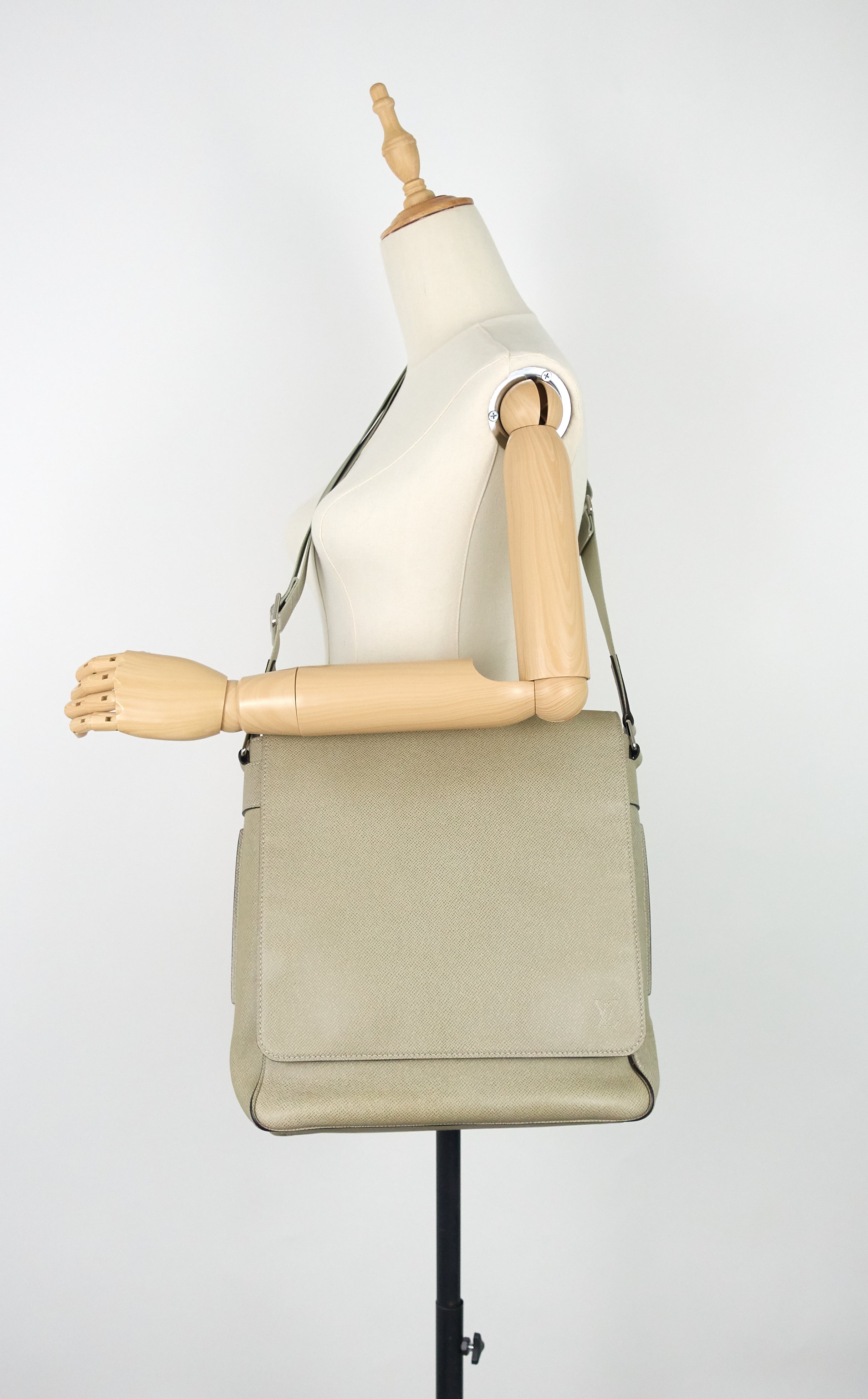 Louis Vuitto Milo Taiga Leather Messenger Bag