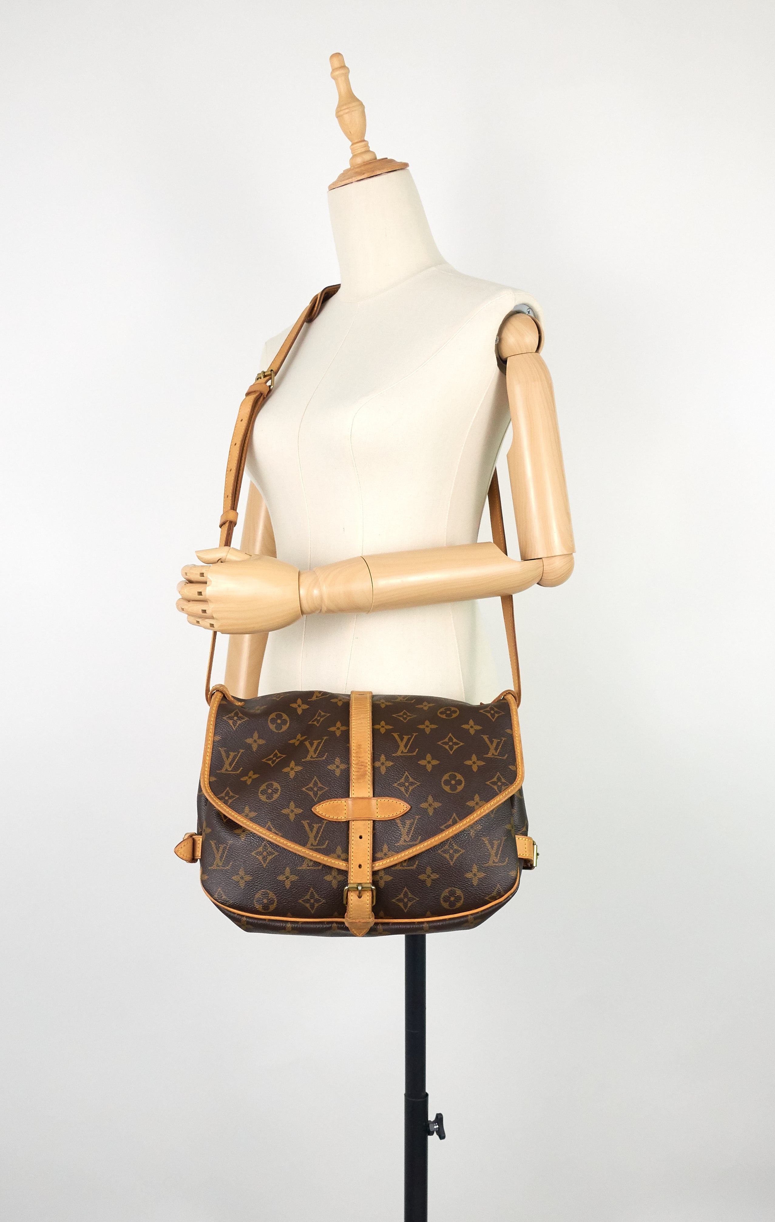 Louis Vuitto Saumur 30 Monogram Canvas Bag