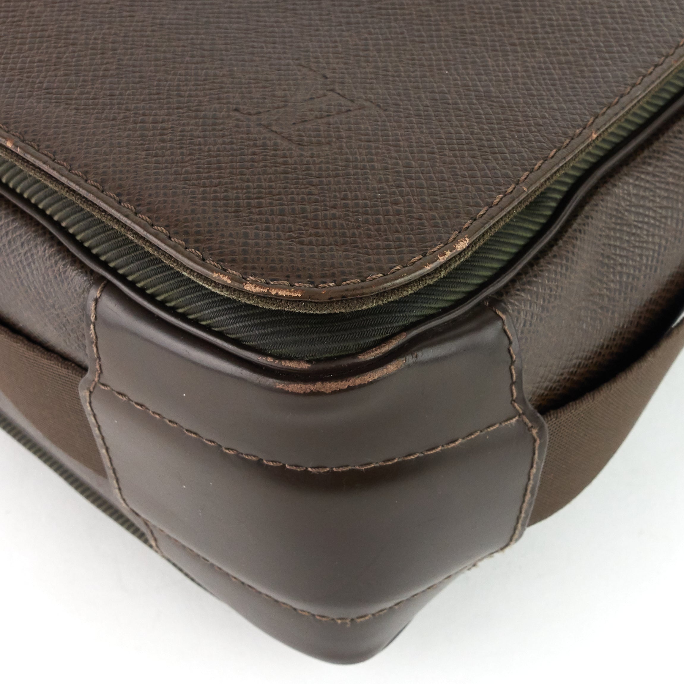 Louis Vuitto Viktor Taiga Leather Messenger Bag