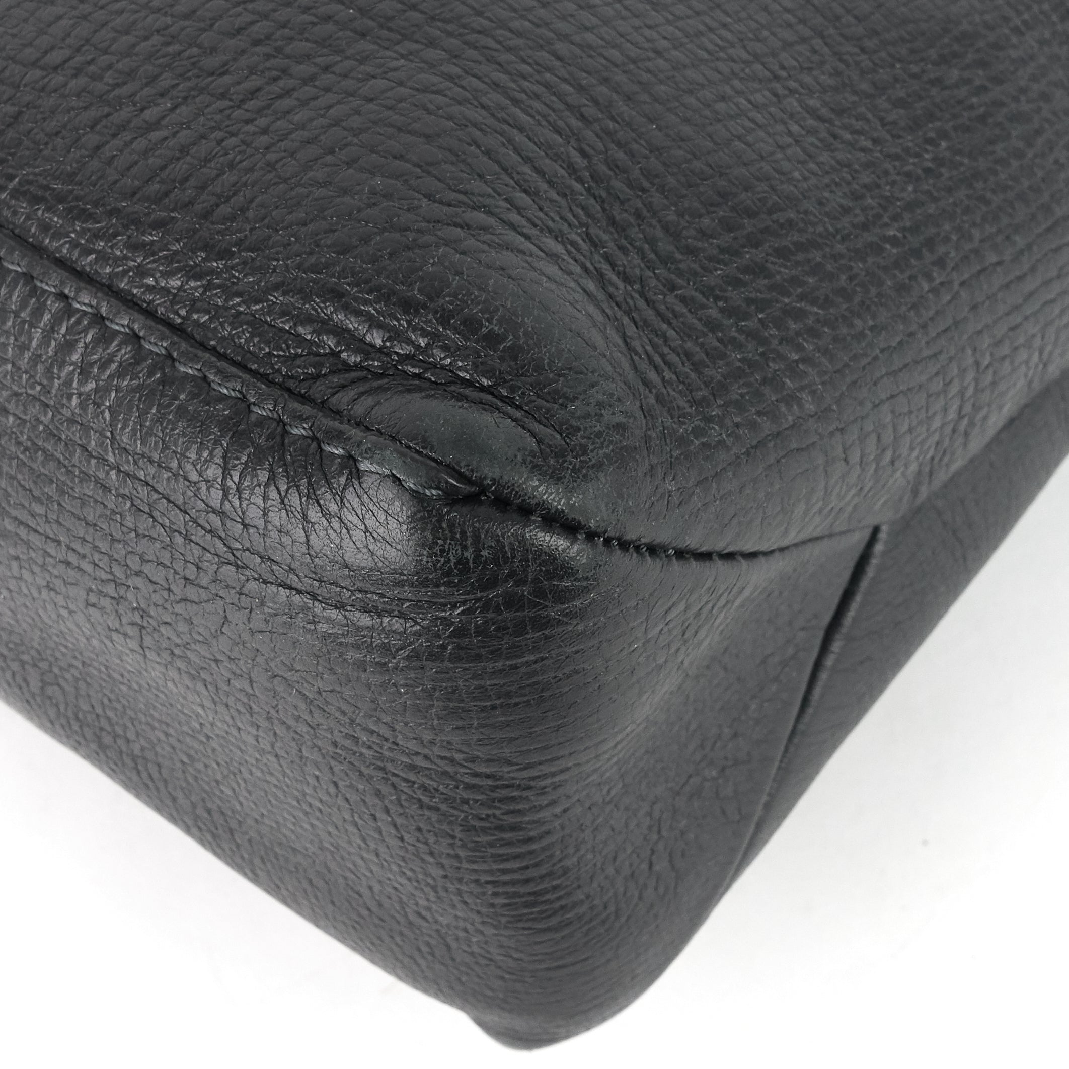 Louis Vuitto Omaha Utah Leather Messenger Bag
