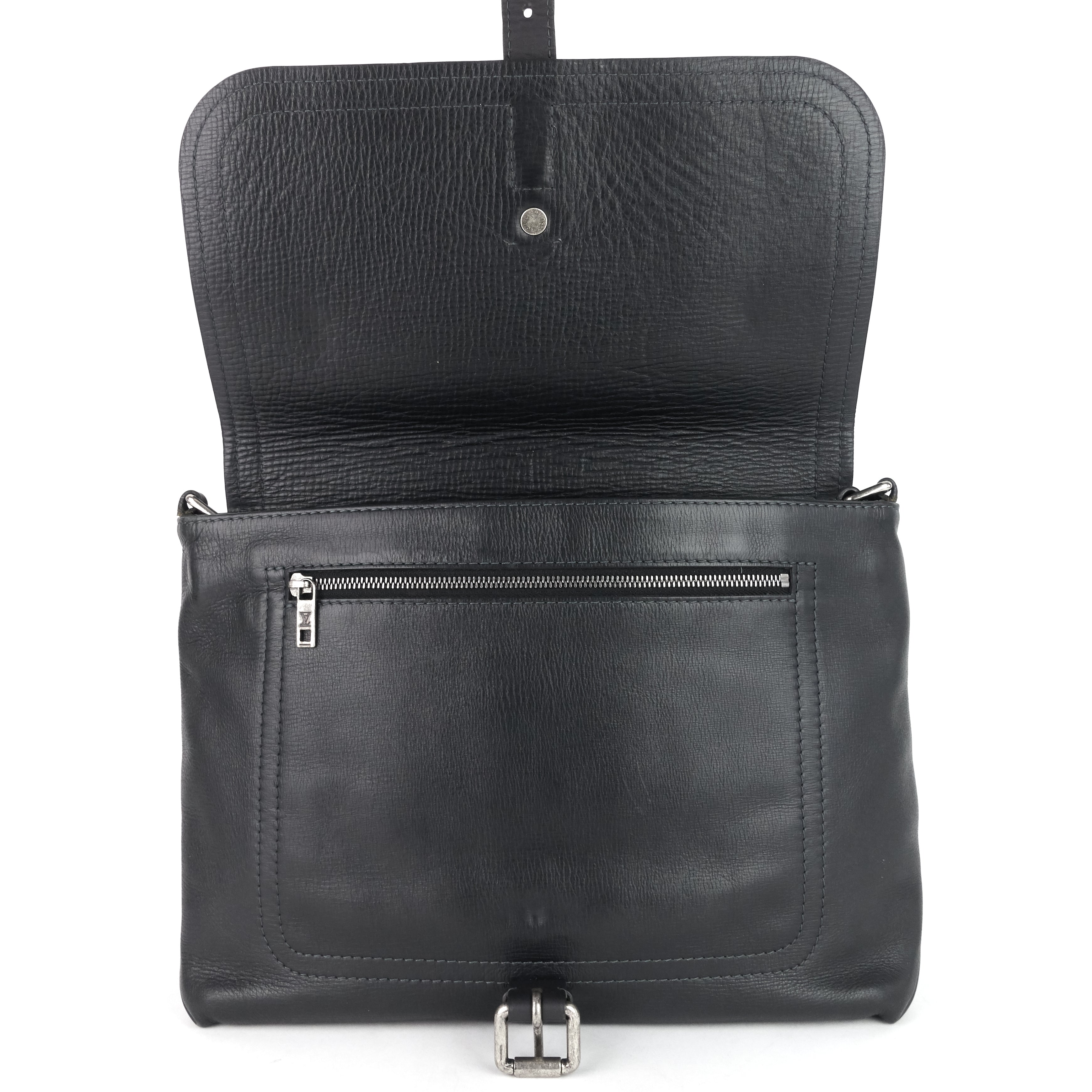 Louis Vuitto Omaha Utah Leather Messenger Bag