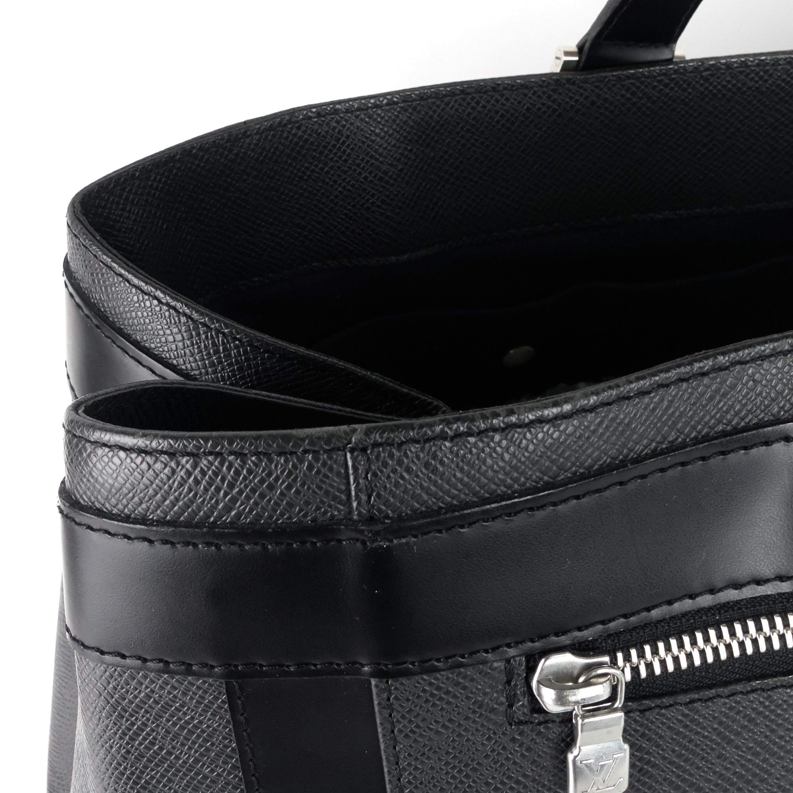 Louis Vuitto Kasbek GM Taiga Leather Bag