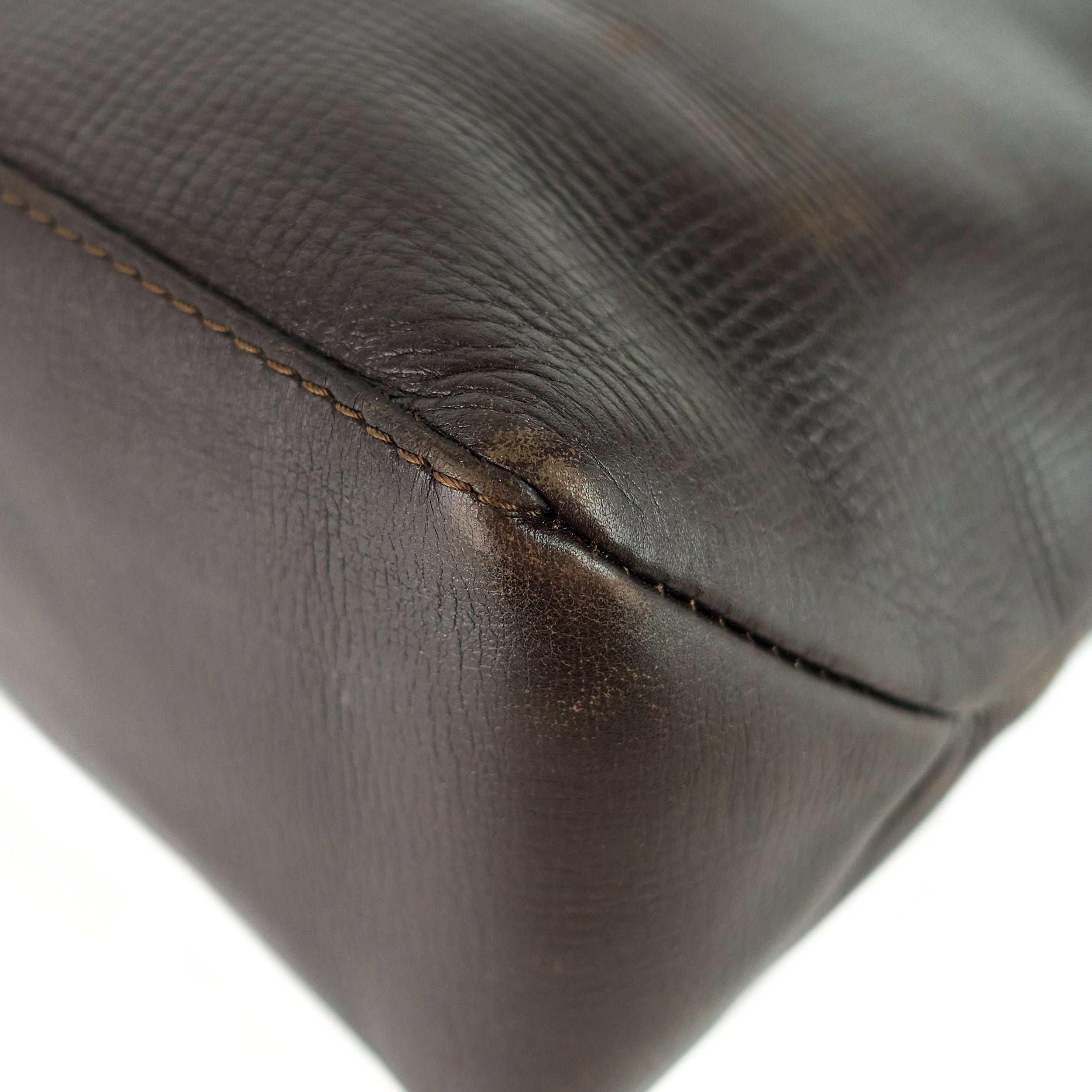 Louis Vuitto Omaha Utah Leather Messenger Bag
