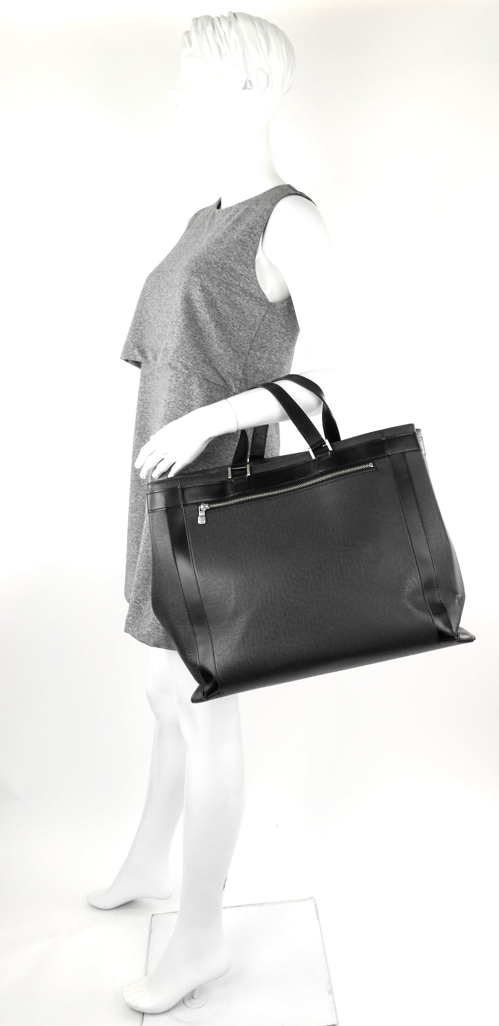 Louis Vuitto Kasbek GM Taiga Leather Bag