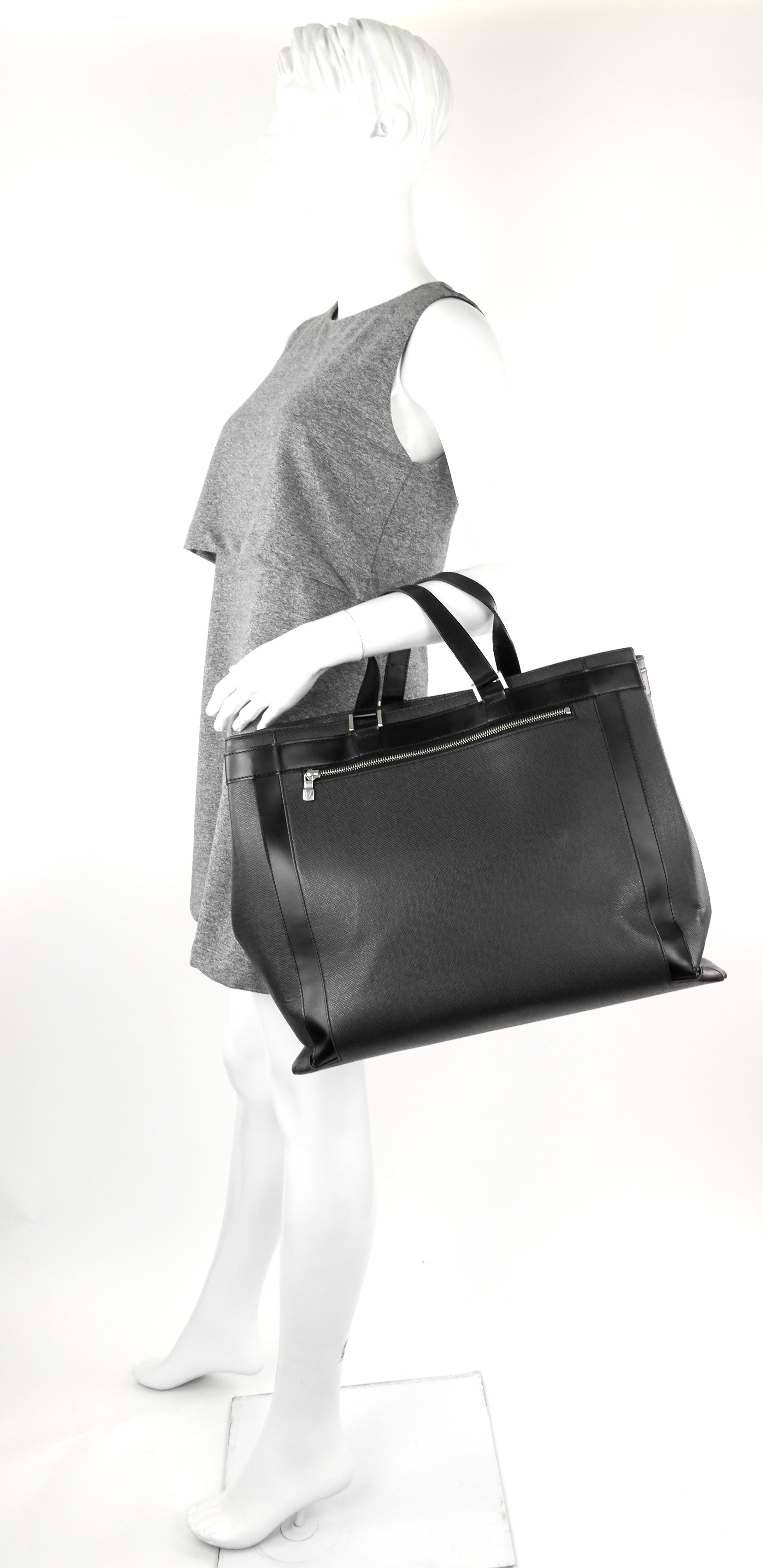 Louis Vuitto Kasbek GM Taiga Leather Bag