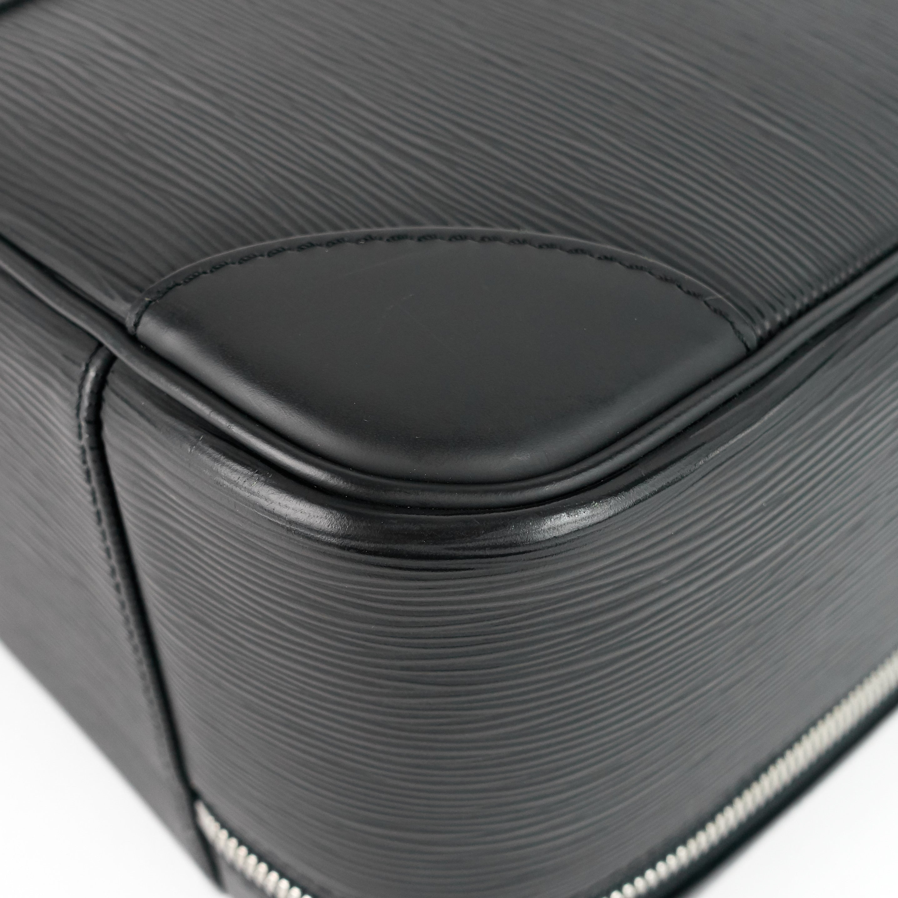 Louis Vuitto Sirius 45 Black Epi Leather Case