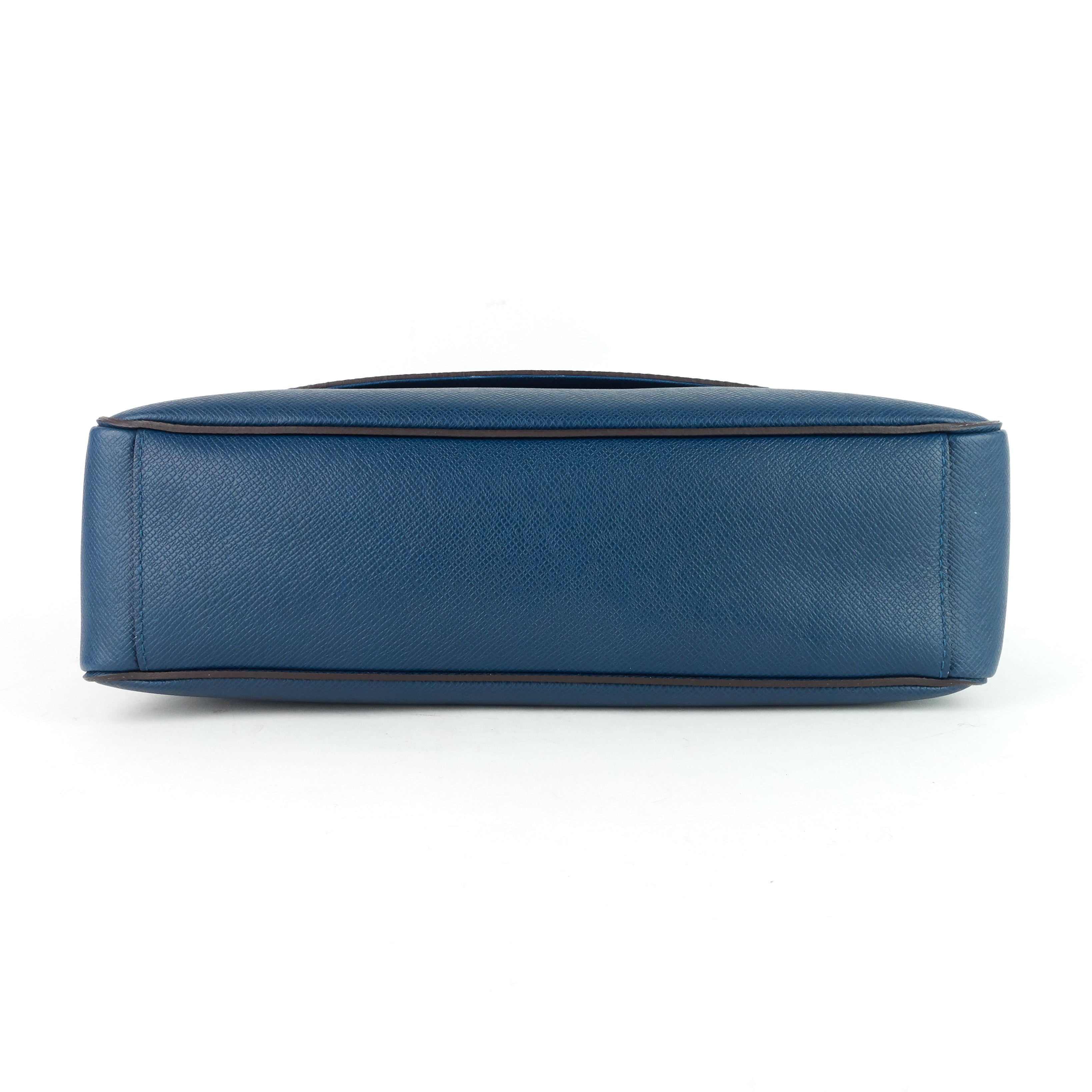 Louis Vuitto Roman MM Taiga Leather Messenger Bag
