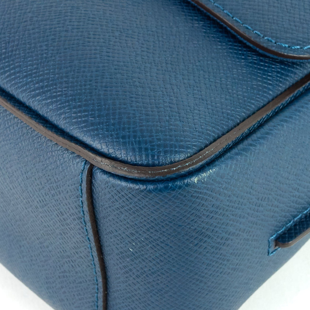 Louis Vuitto Roman MM Taiga Leather Messenger Bag